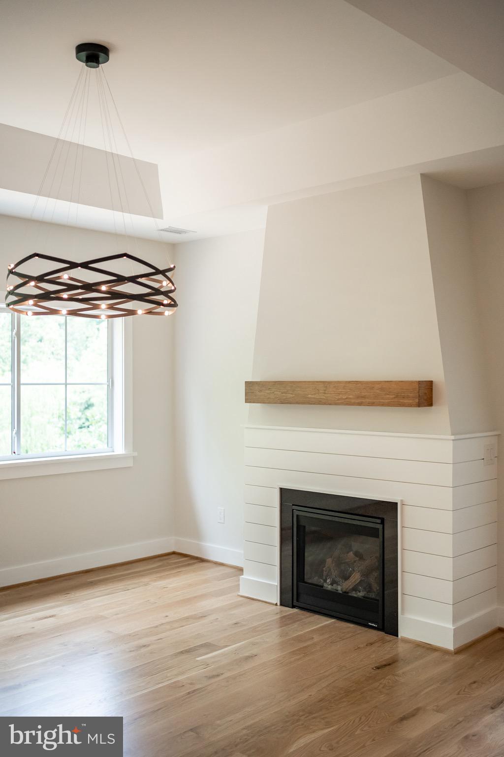 COUNTRY CLUB HILLS - Residential