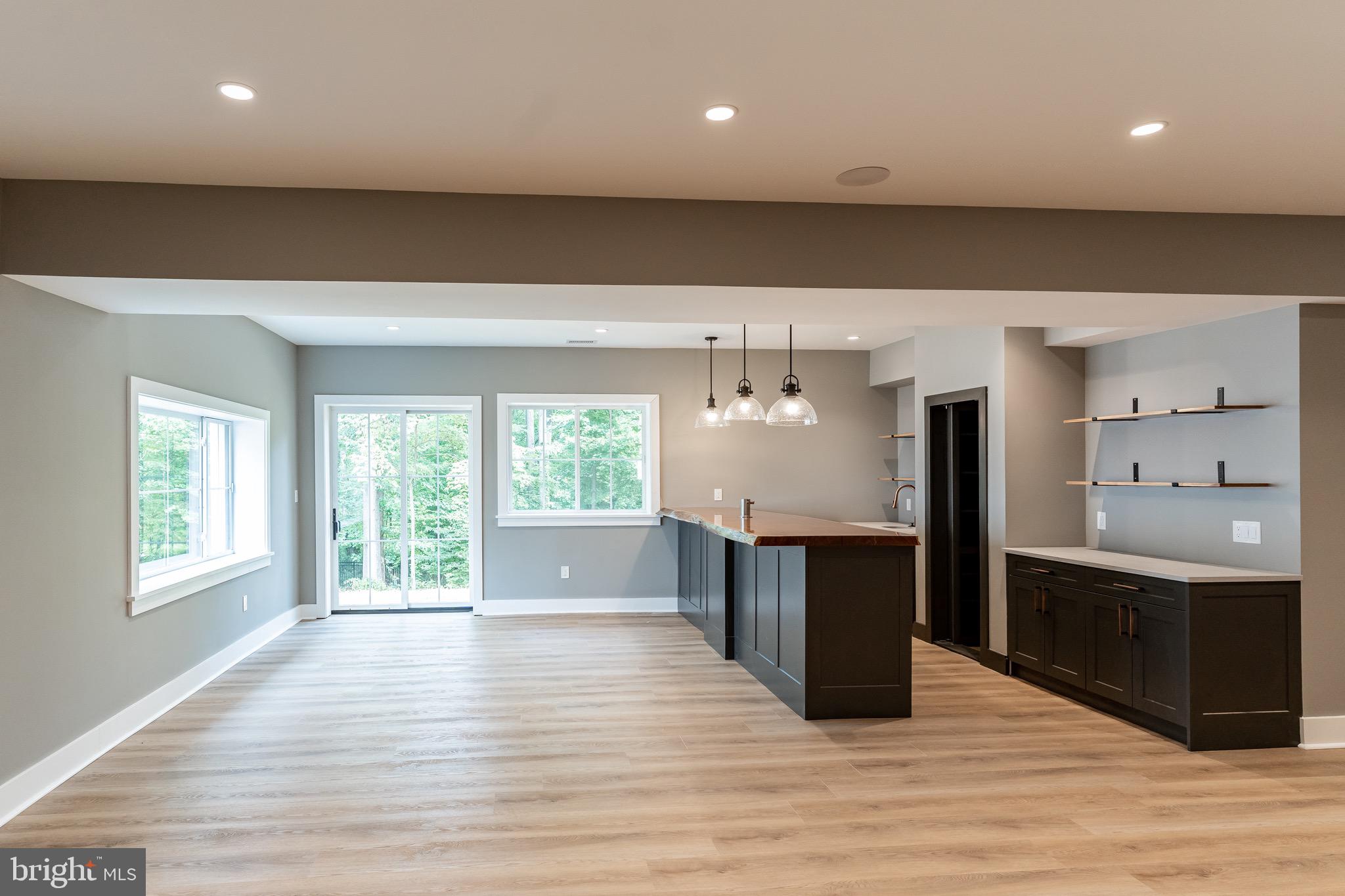 COUNTRY CLUB HILLS - Residential