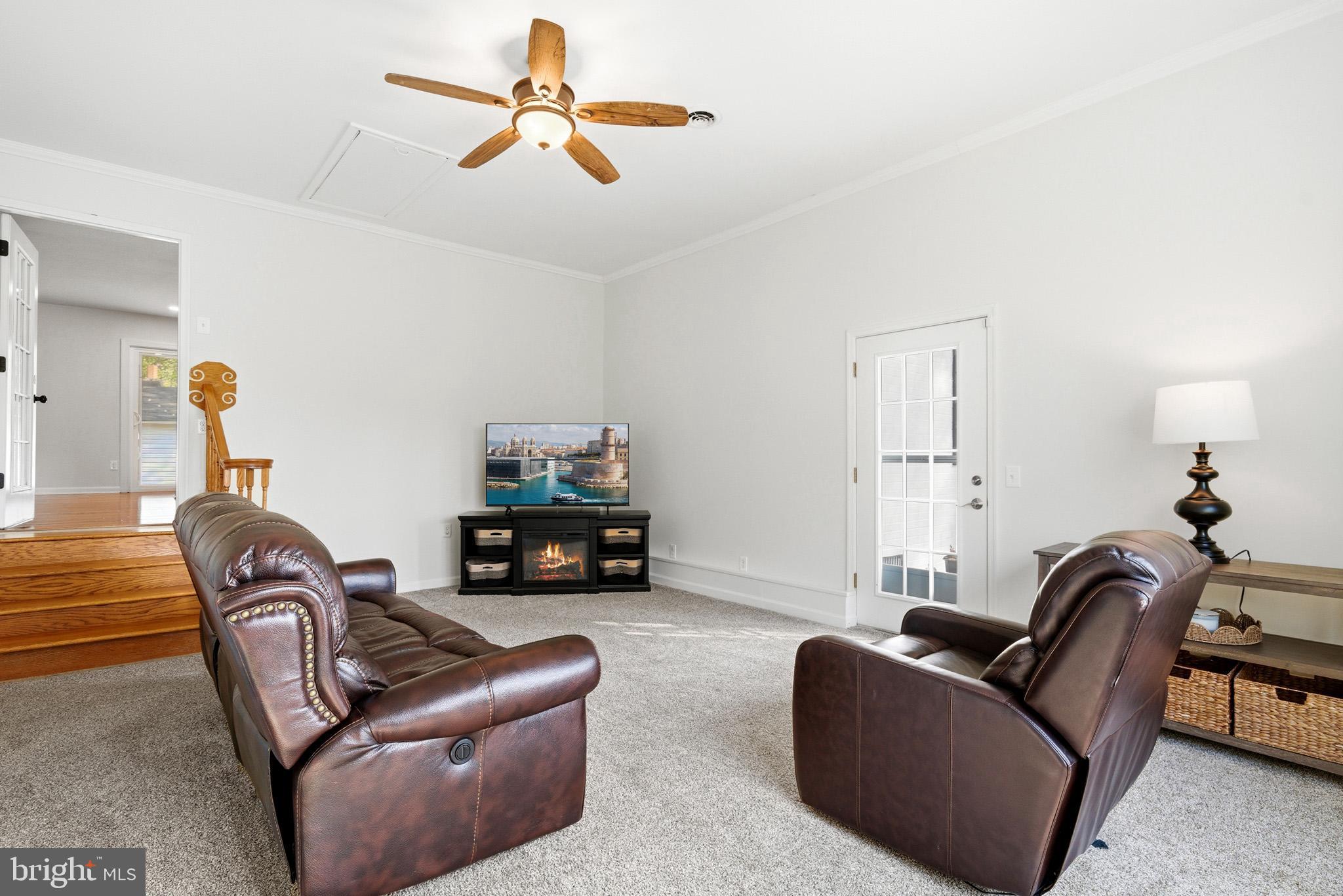 HUGHESVILLE - Residential