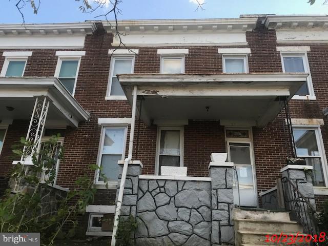 3 level town home minutes from major routes, schools, shopping, less than 1 mile to Clifton Park and Golf Course.