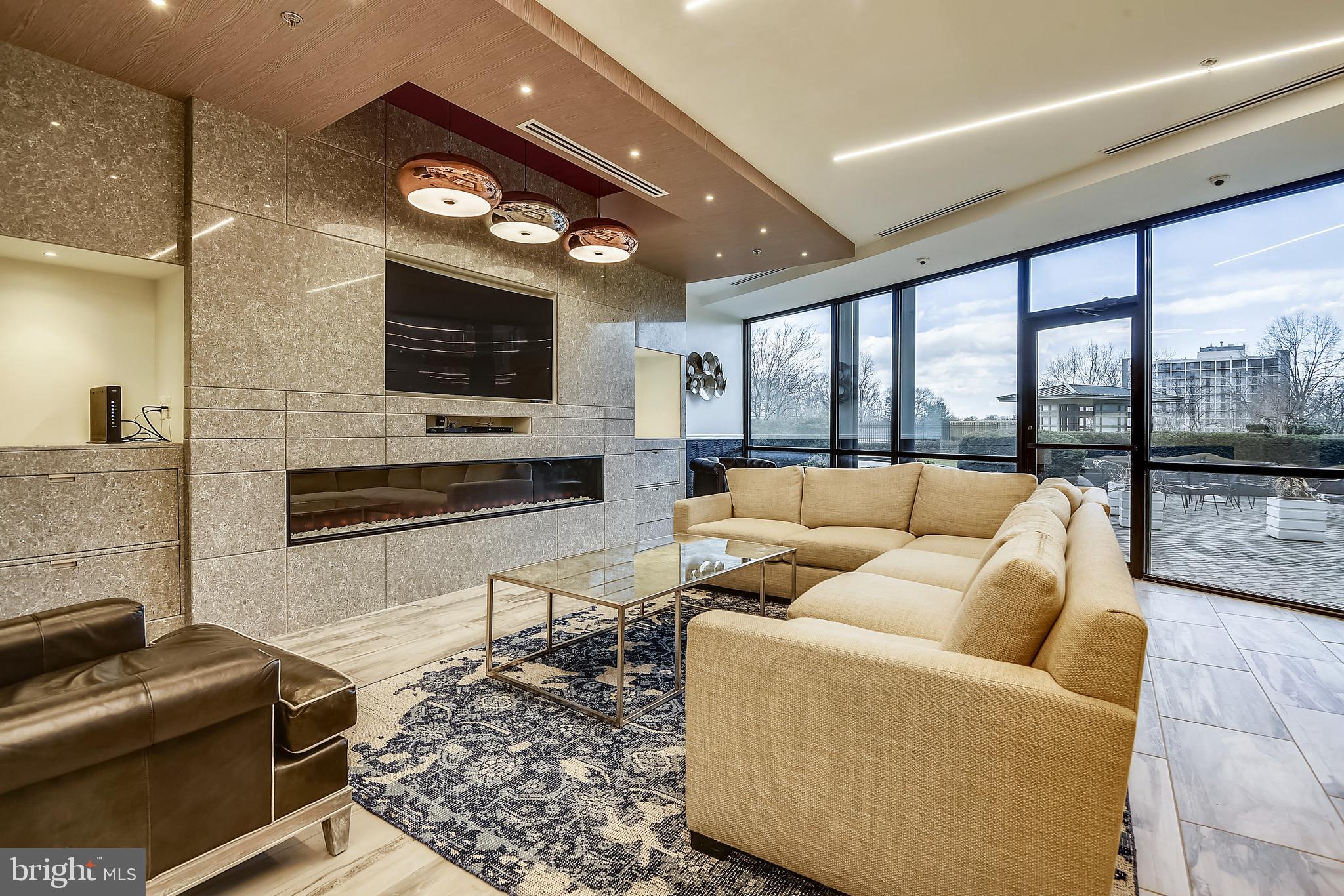 PROMENADE TOWERS - Residential