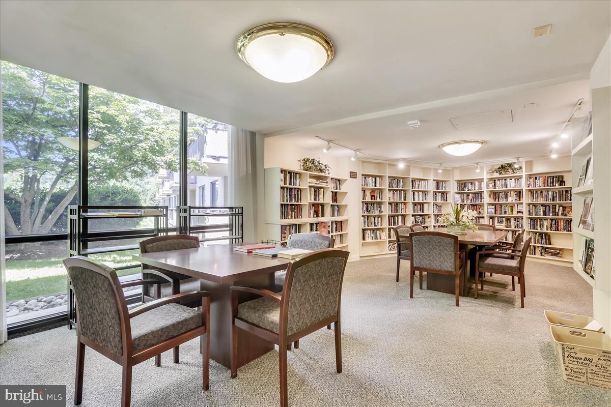 PROMENADE TOWERS - Residential