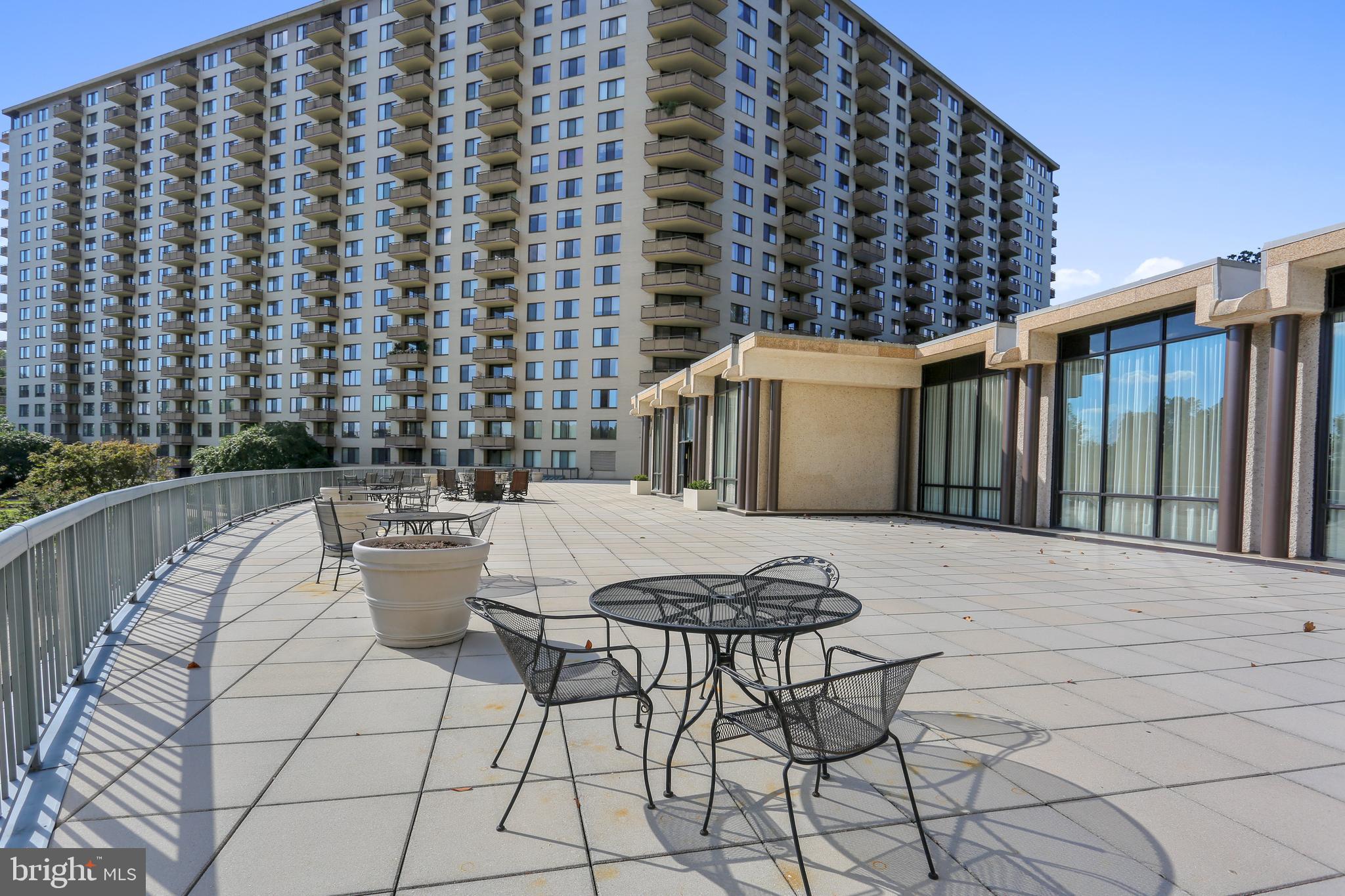 PROMENADE TOWERS - Residential