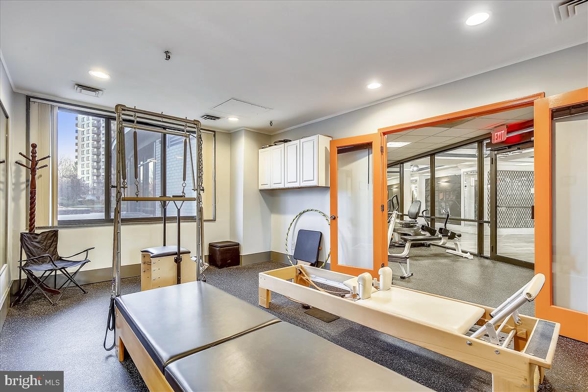 PROMENADE TOWERS - Residential