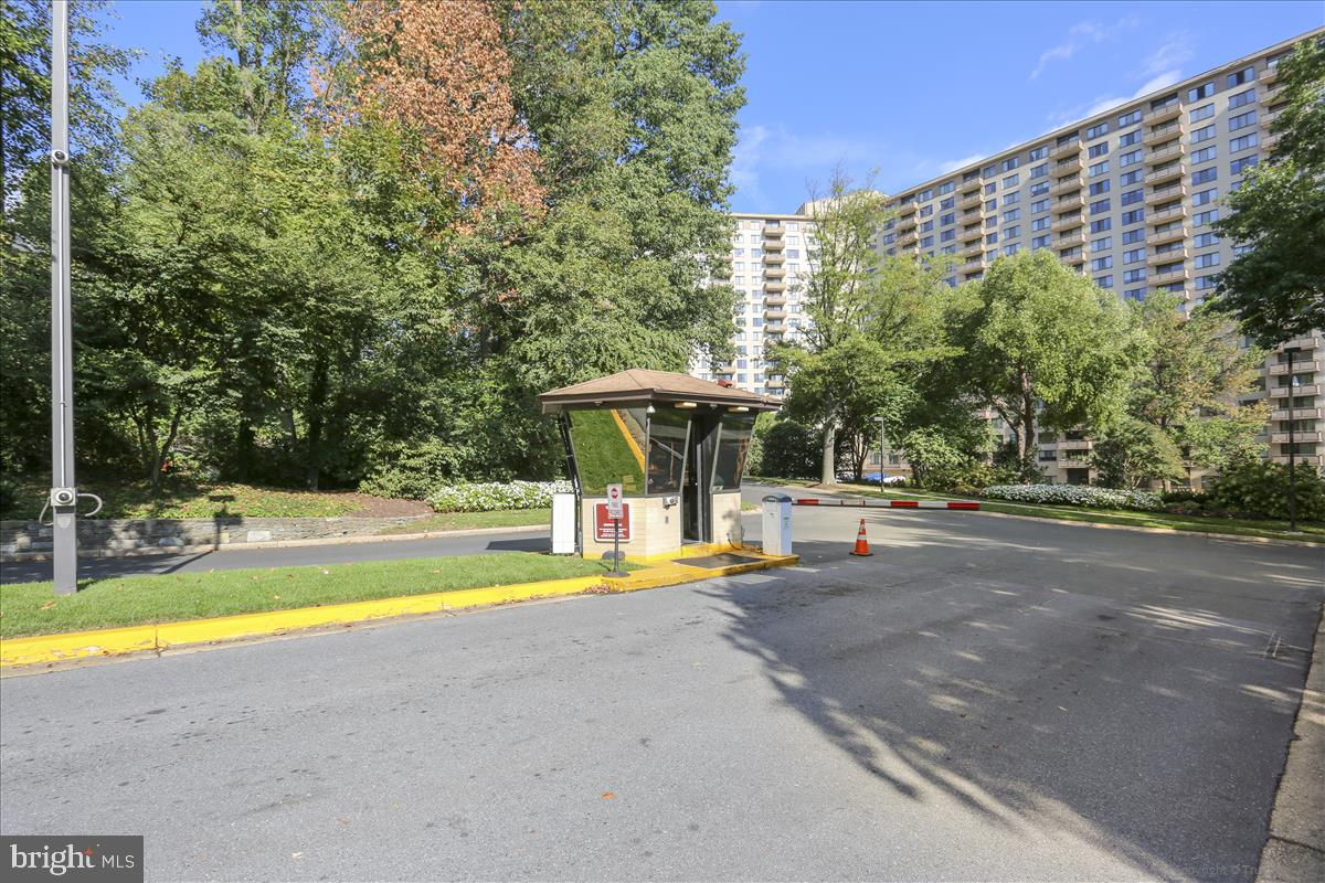 PROMENADE TOWERS - Residential