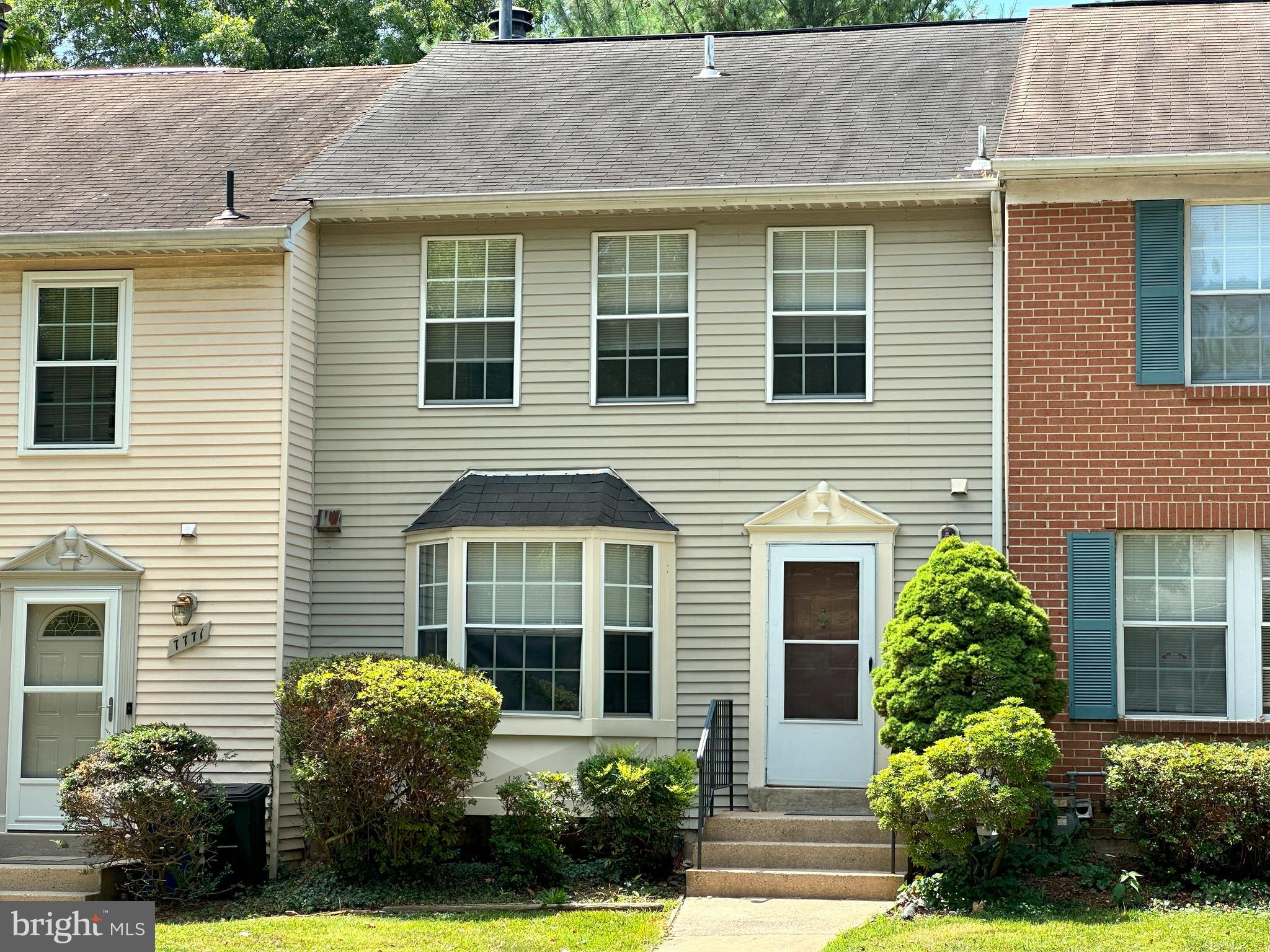 DERWOOD STATION - Residential Lease