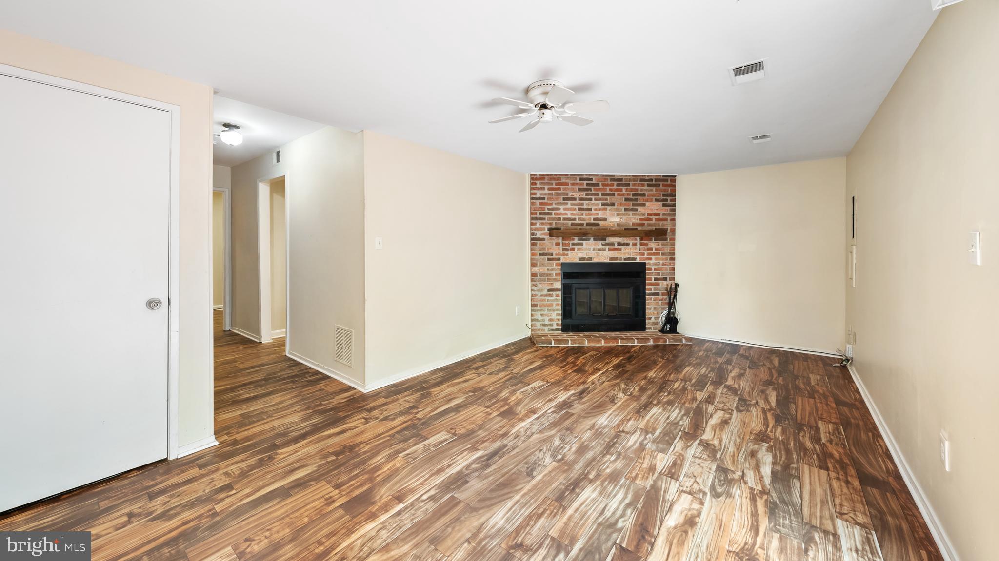 DERWOOD STATION - Residential Lease