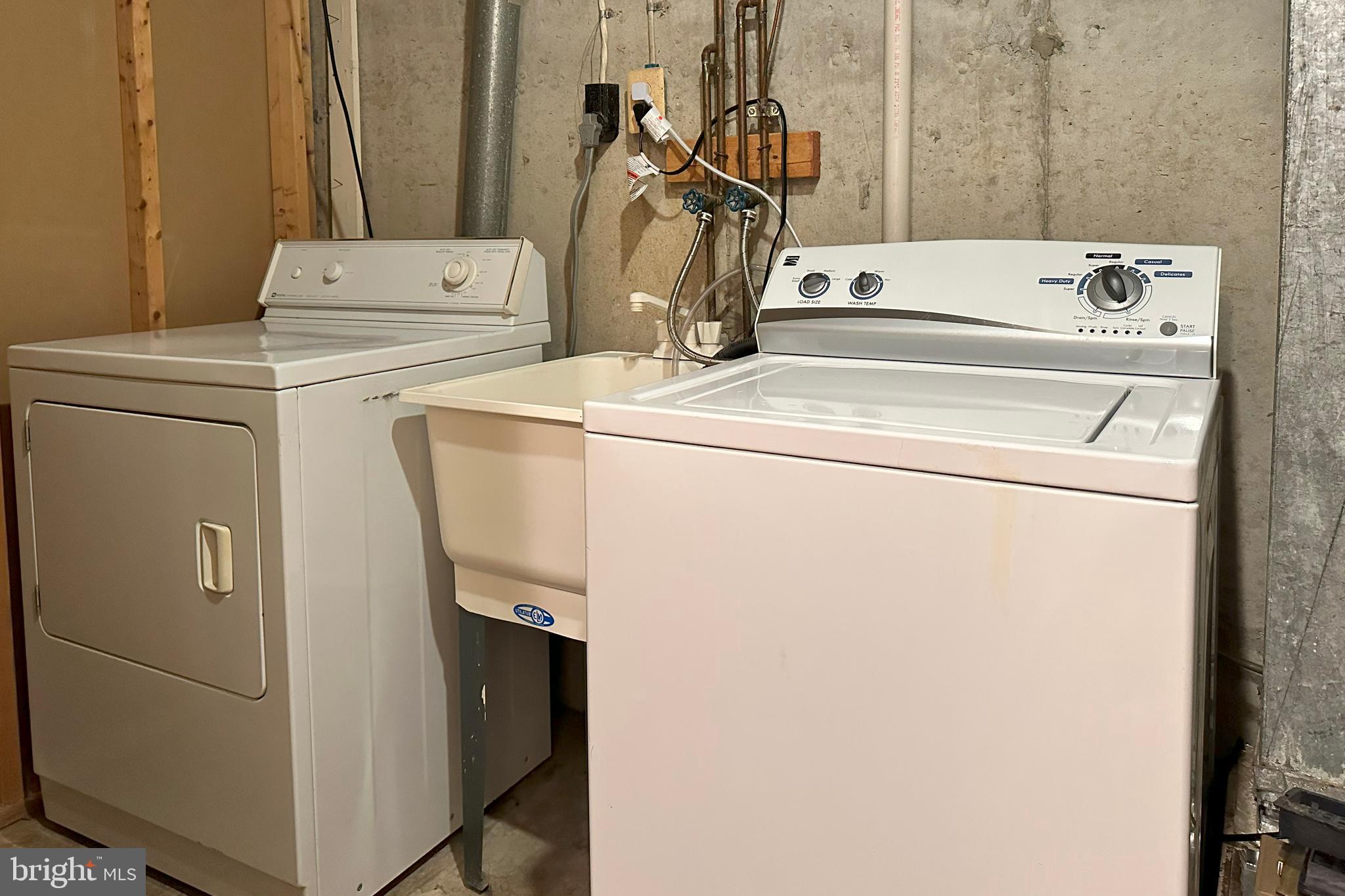 DERWOOD STATION - Residential Lease