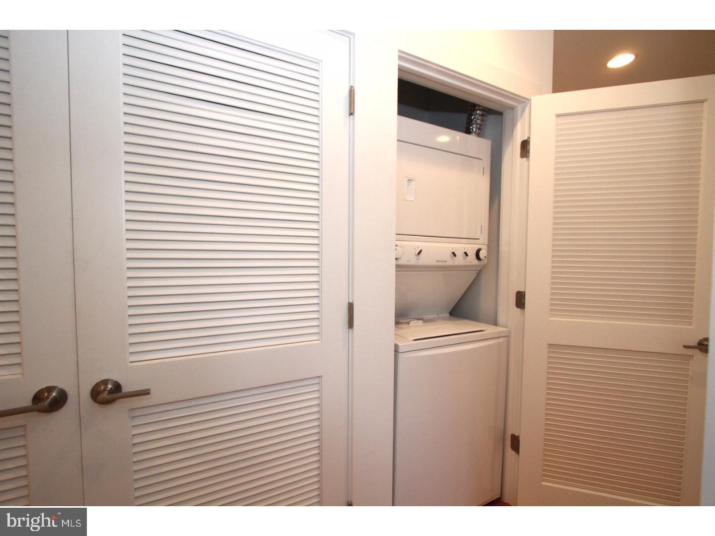 PORT RICHMOND - Residential Lease