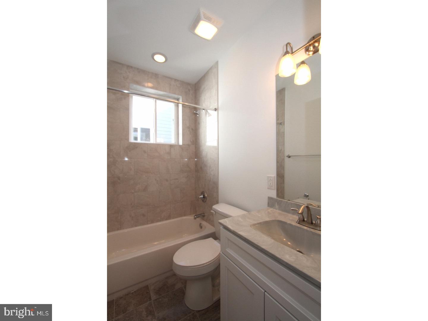 PORT RICHMOND - Residential Lease