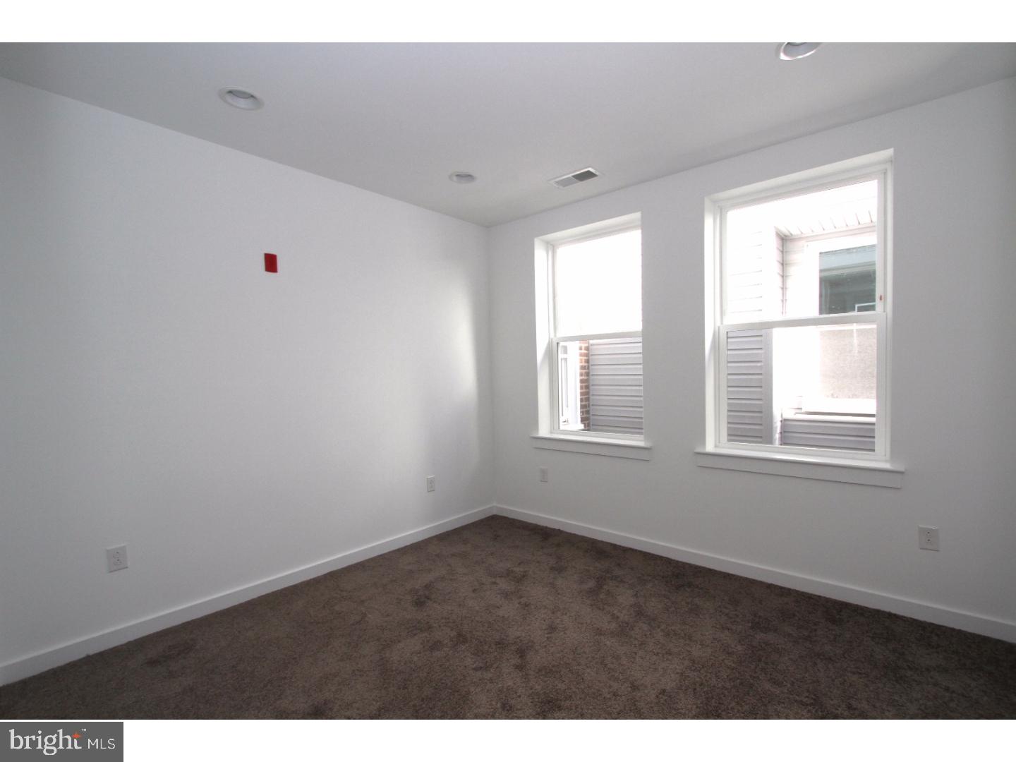 PORT RICHMOND - Residential Lease