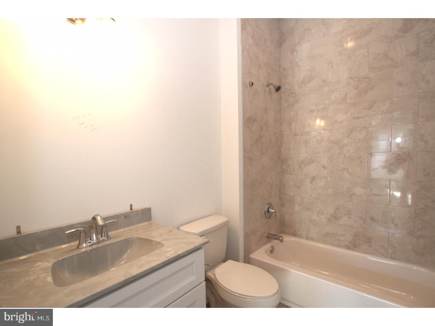 PORT RICHMOND - Residential Lease