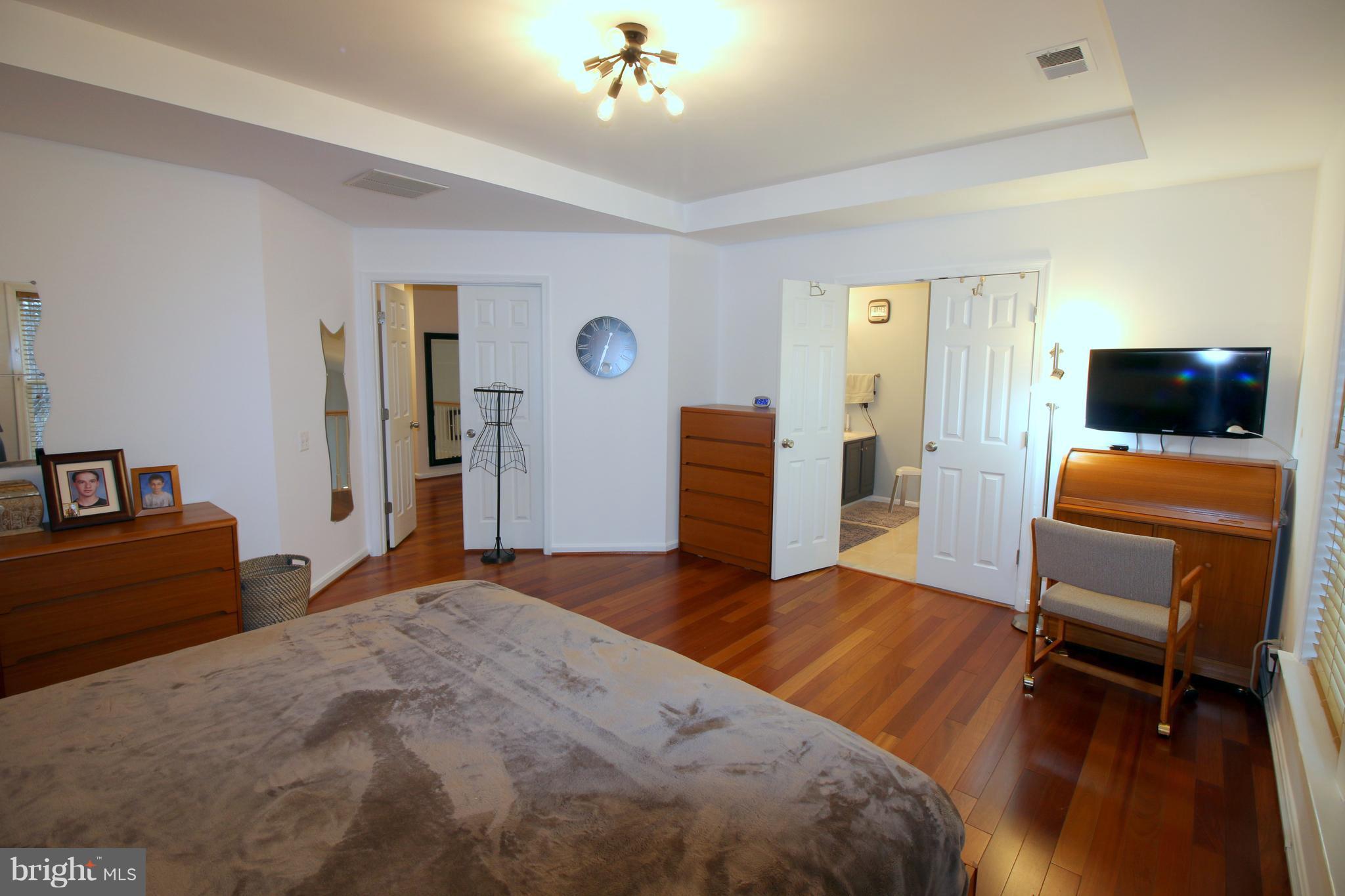 THE COURTS OF FOX MILL - Residential