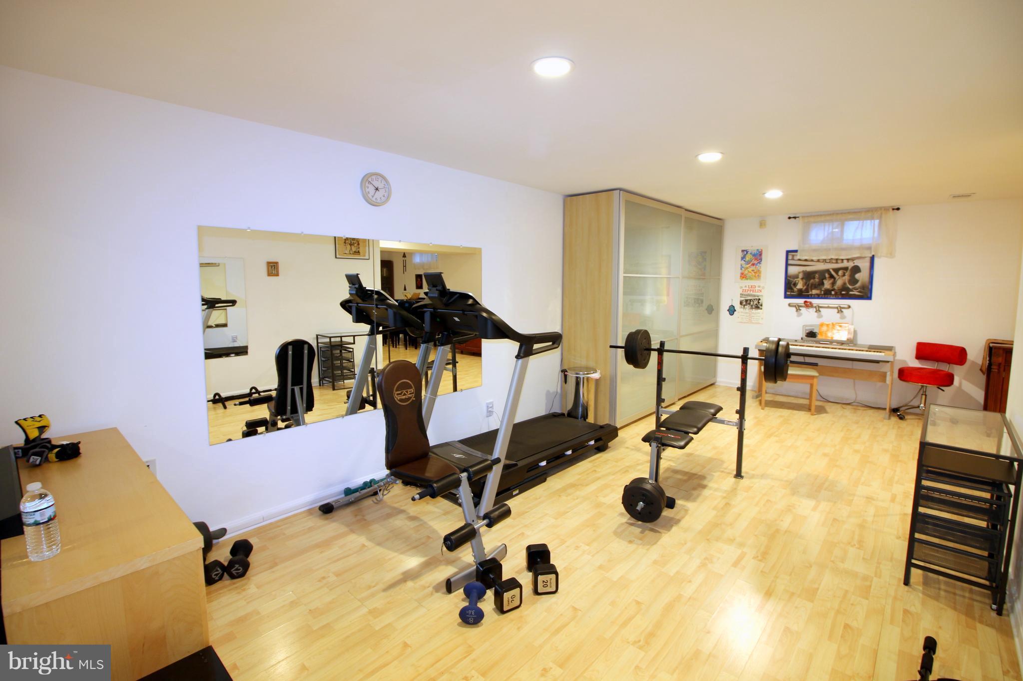 THE COURTS OF FOX MILL - Residential