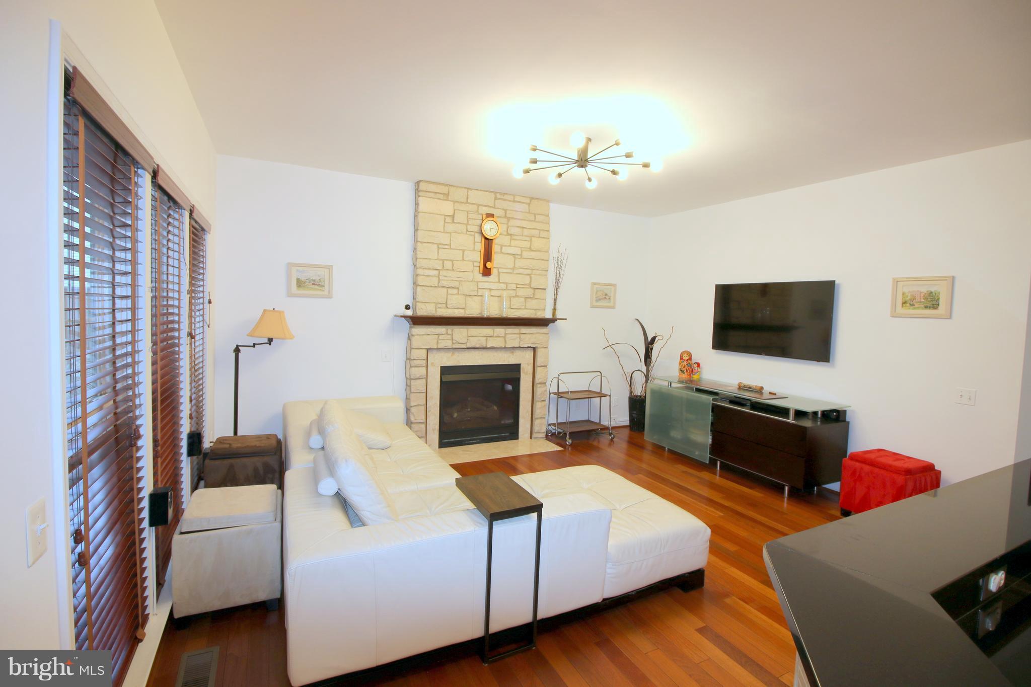 THE COURTS OF FOX MILL - Residential