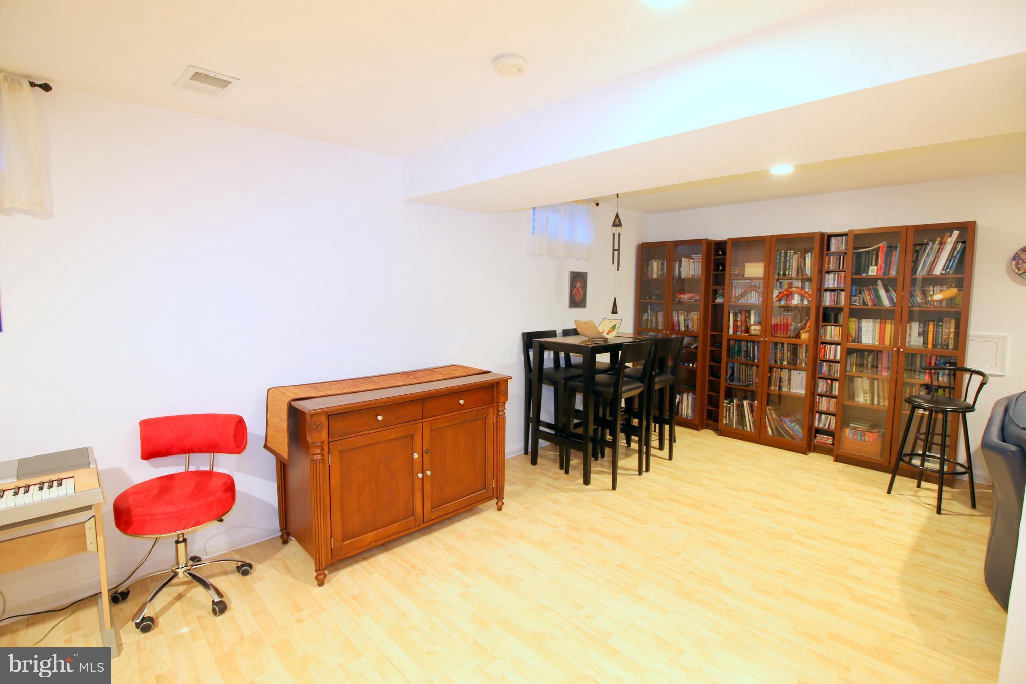 THE COURTS OF FOX MILL - Residential