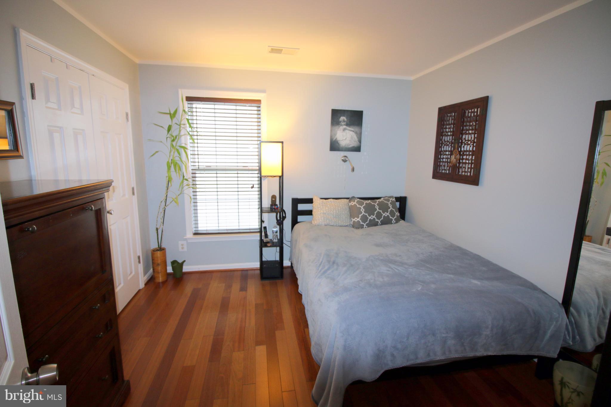 THE COURTS OF FOX MILL - Residential