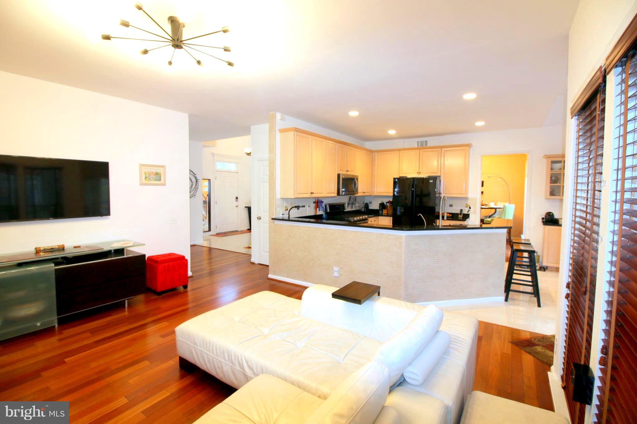 THE COURTS OF FOX MILL - Residential