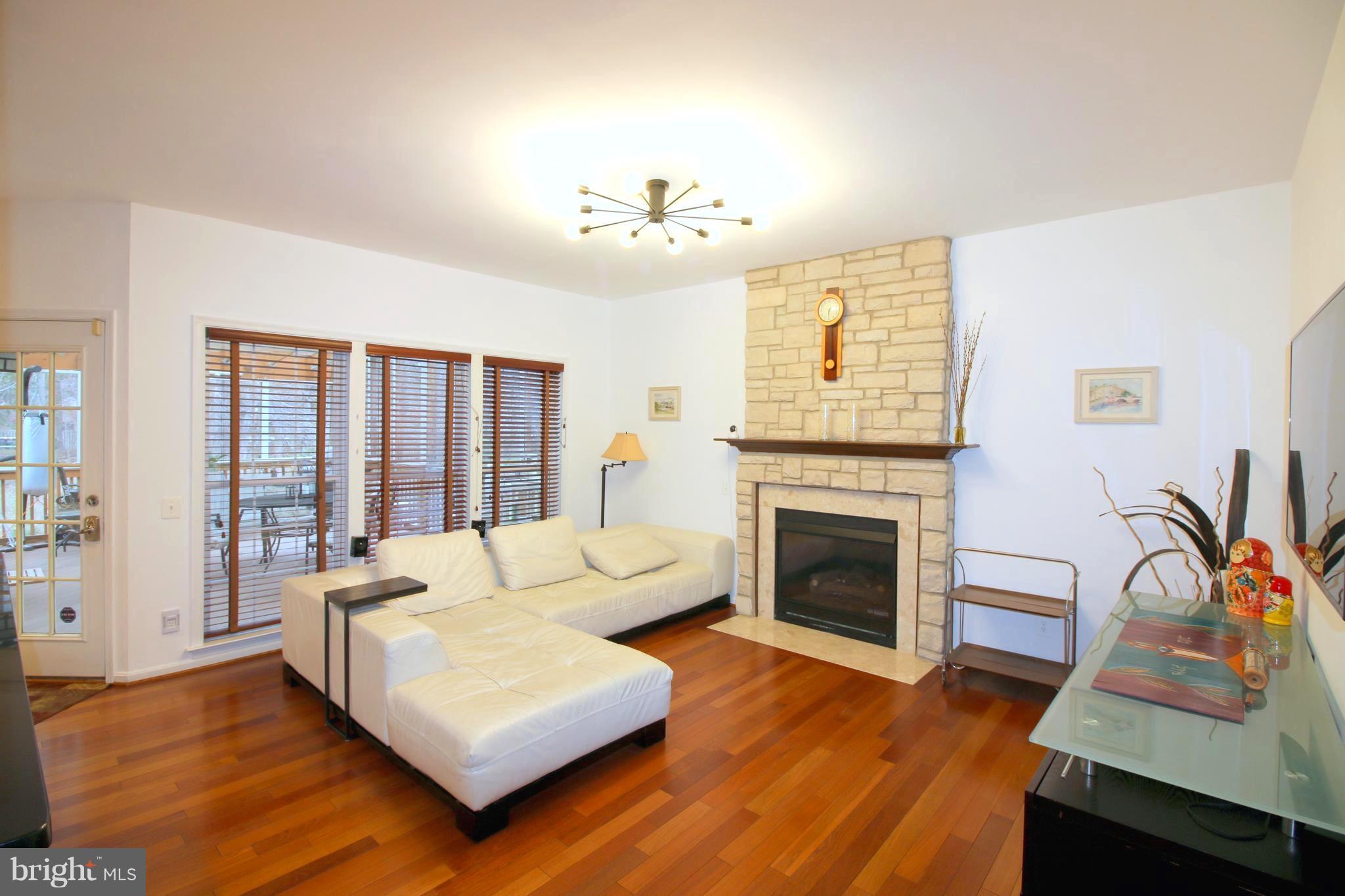 THE COURTS OF FOX MILL - Residential