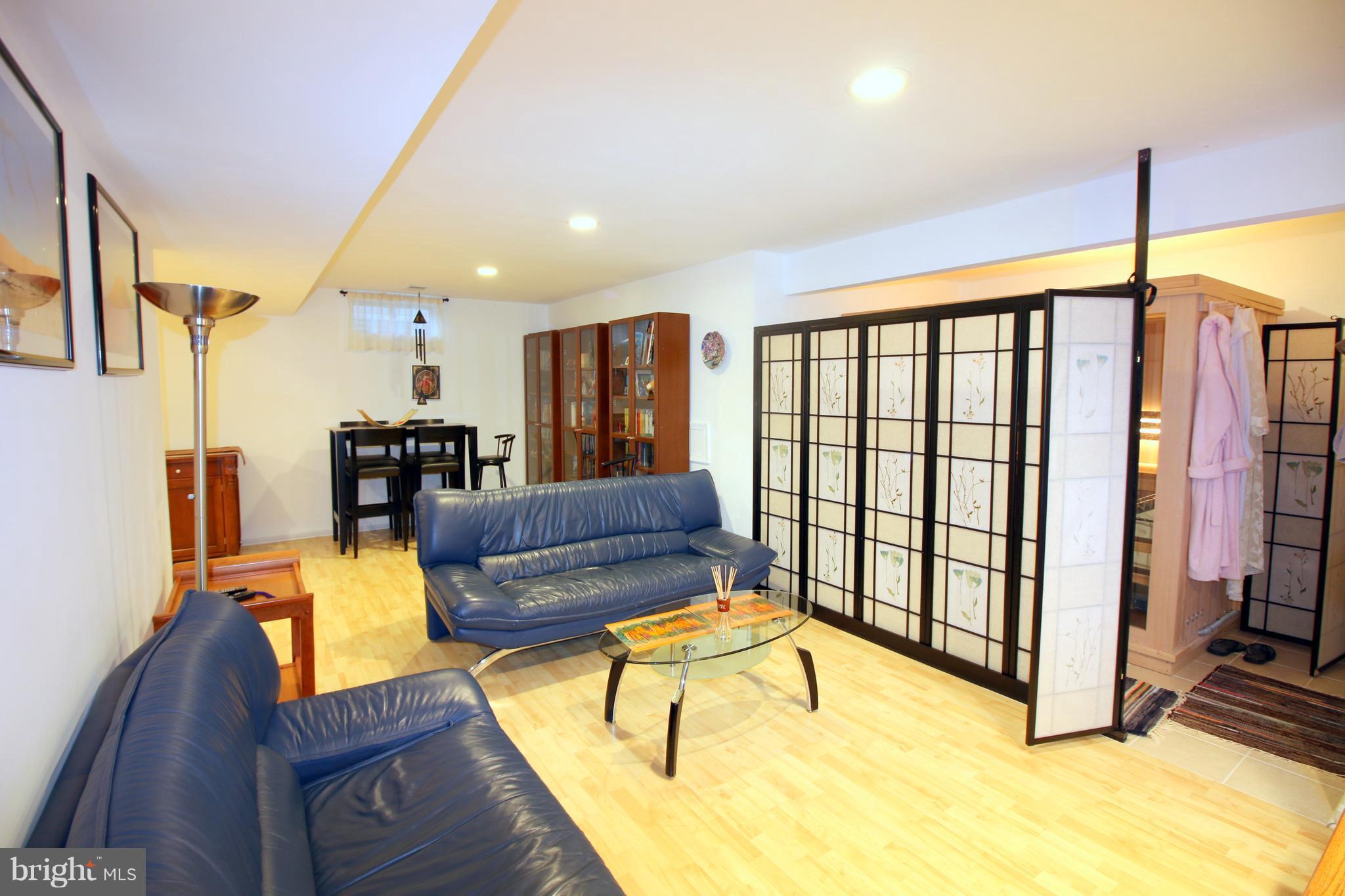 THE COURTS OF FOX MILL - Residential