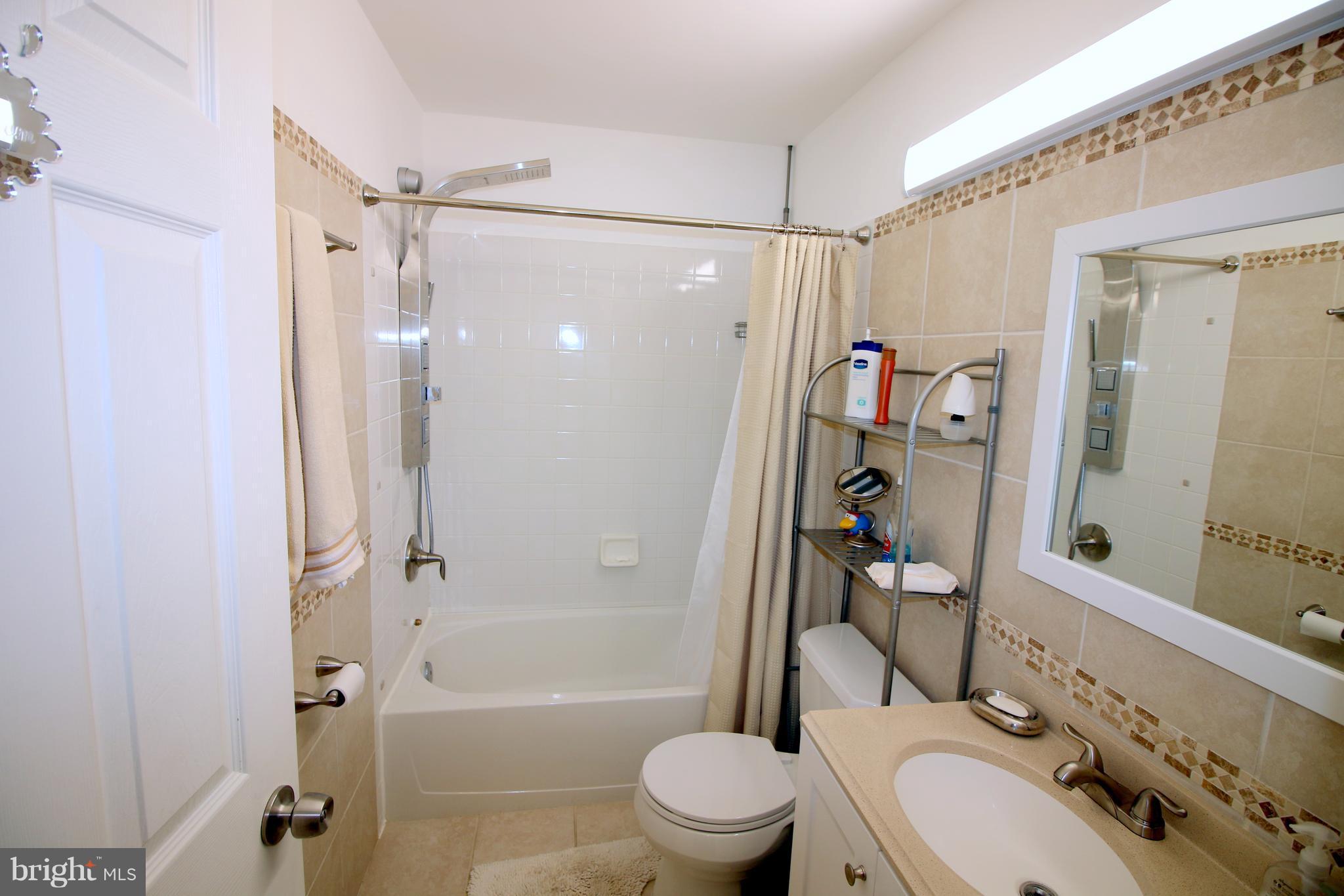 THE COURTS OF FOX MILL - Residential