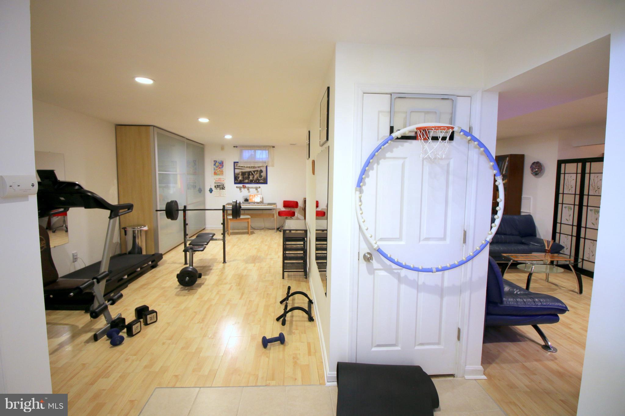 THE COURTS OF FOX MILL - Residential