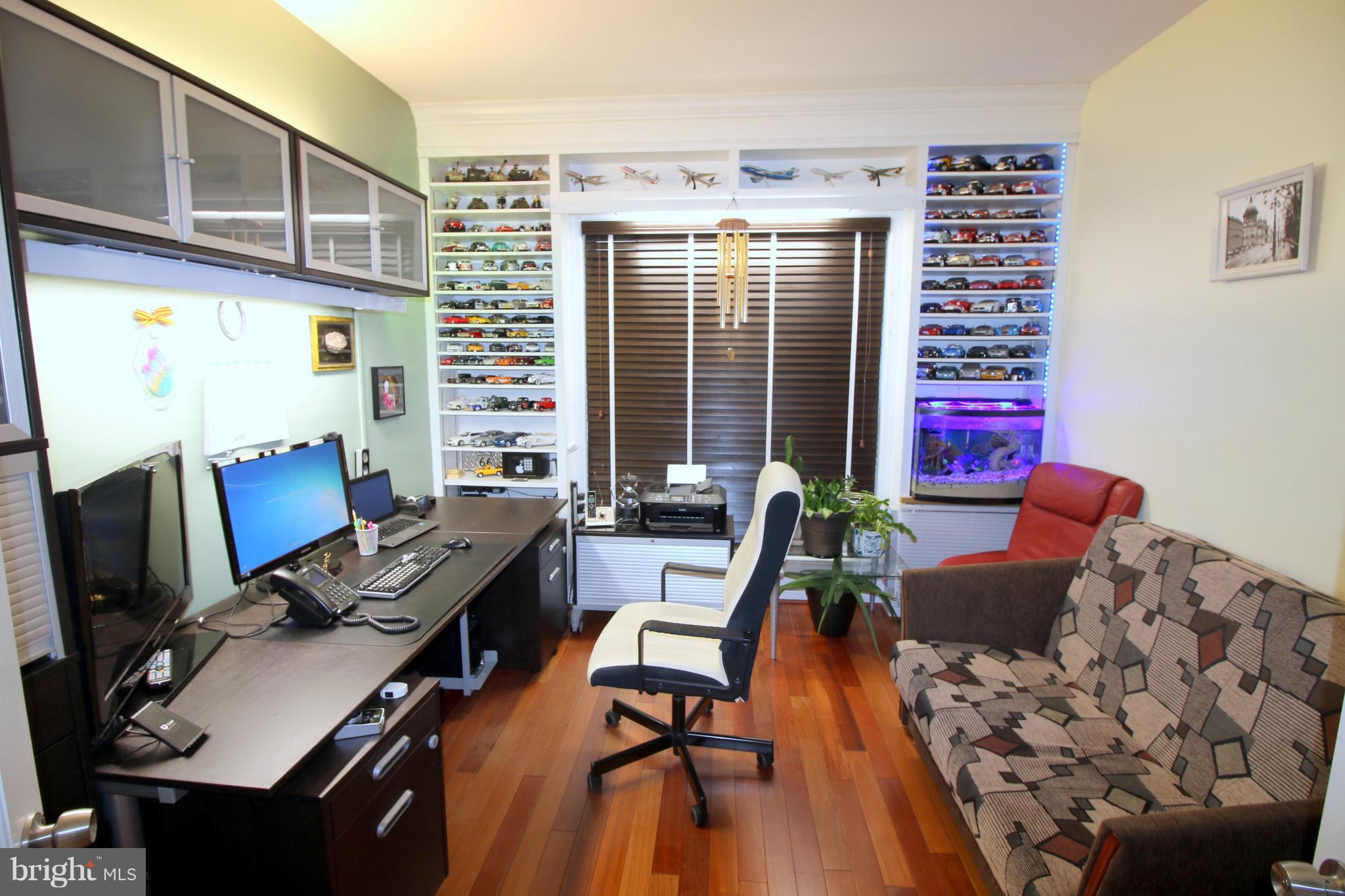 THE COURTS OF FOX MILL - Residential