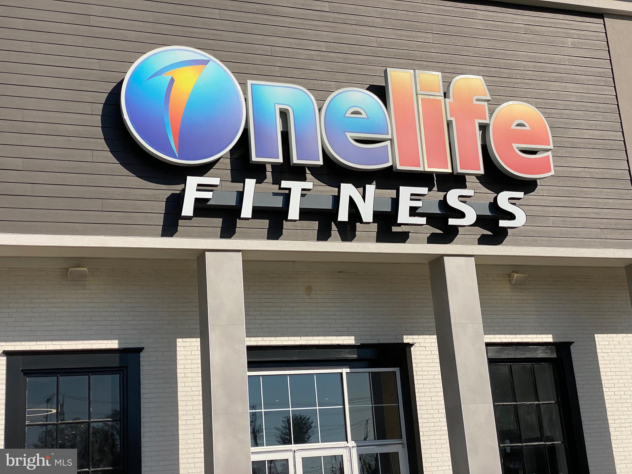 CAMELBACK VILLAGE - Residential