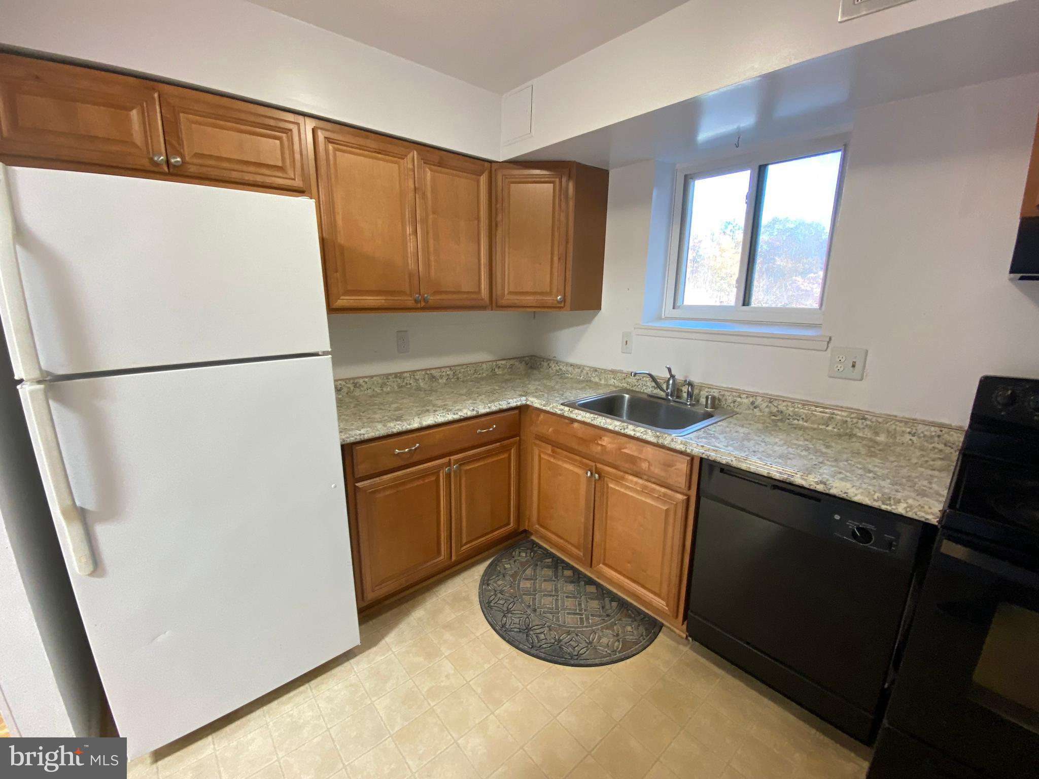 CAMELBACK VILLAGE - Residential