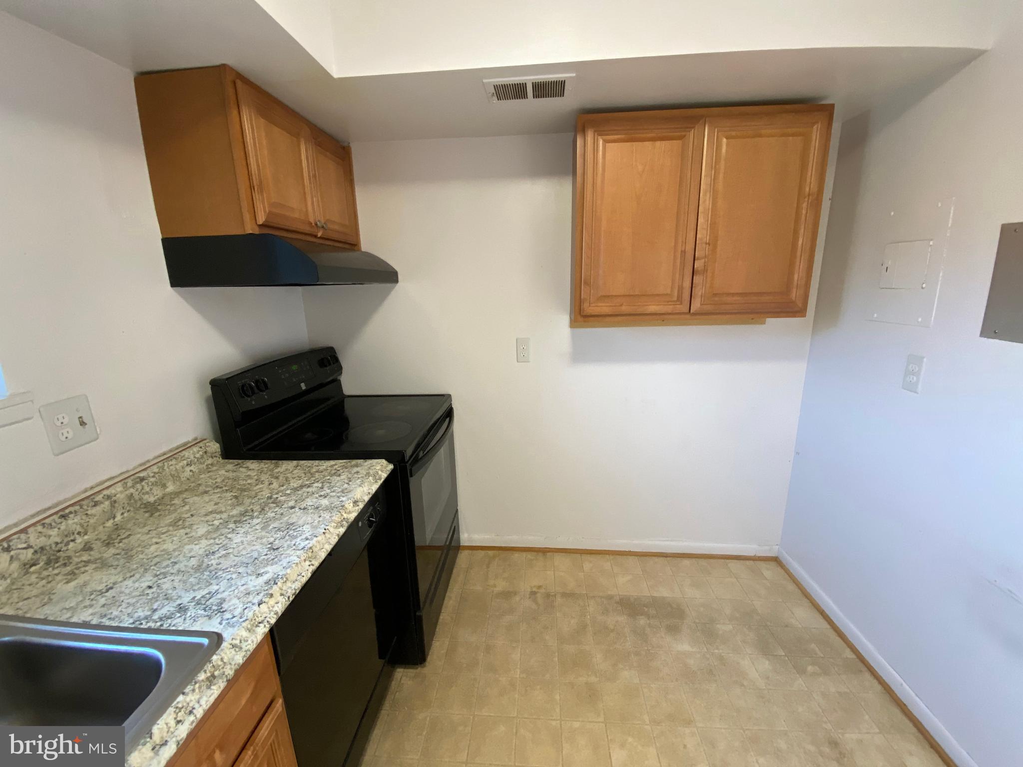 CAMELBACK VILLAGE - Residential