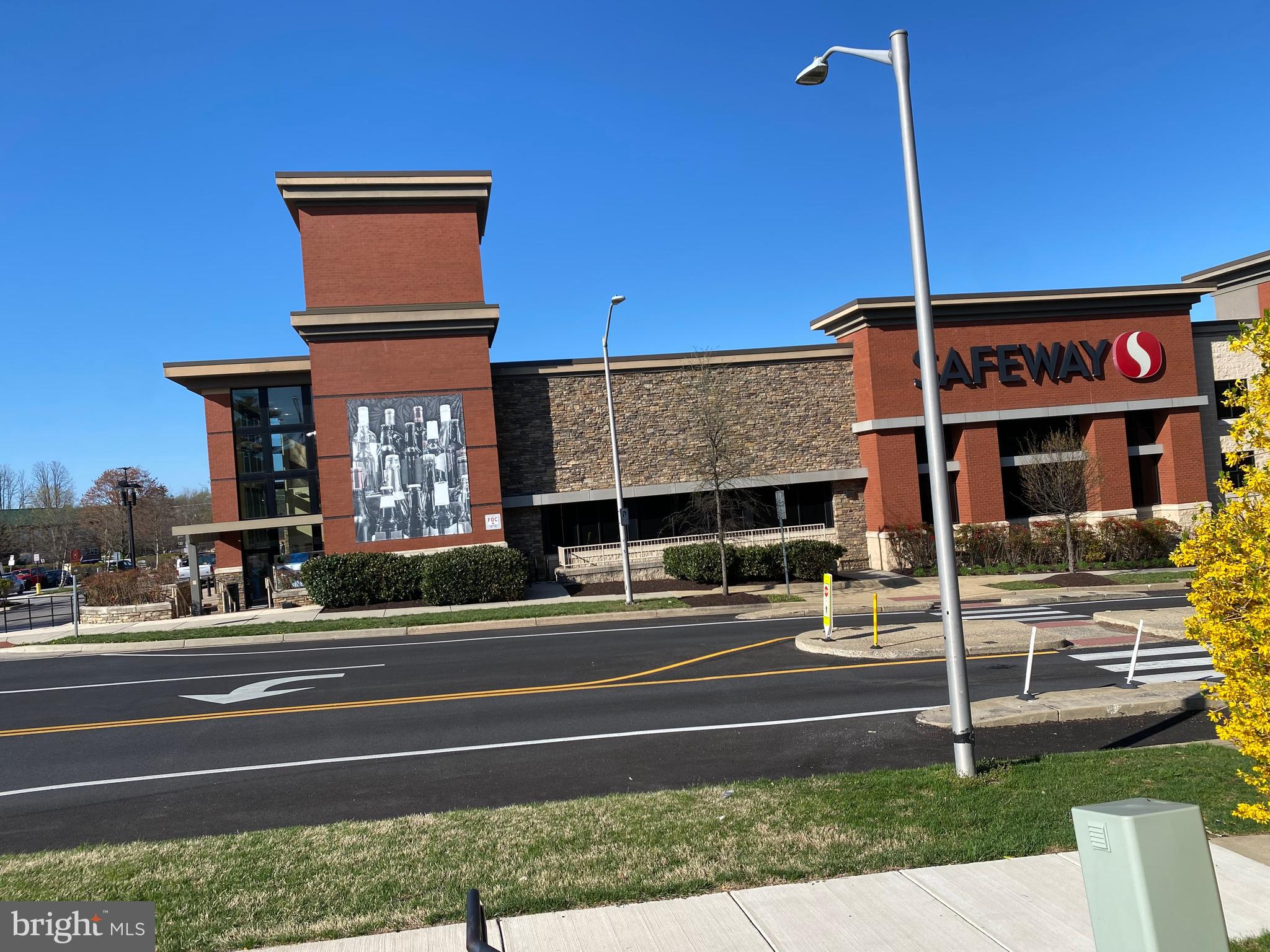 CAMELBACK VILLAGE - Residential