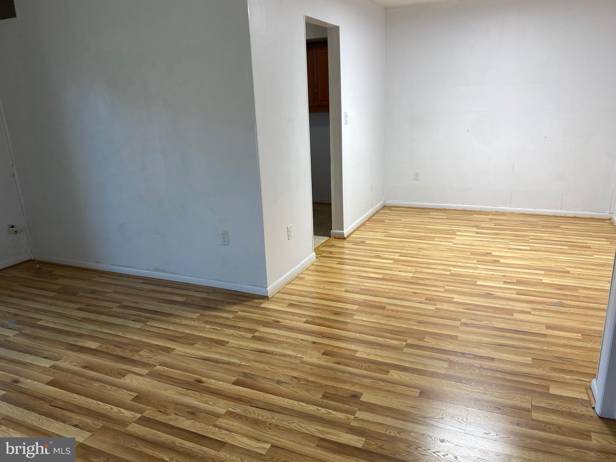 CAMELBACK VILLAGE - Residential