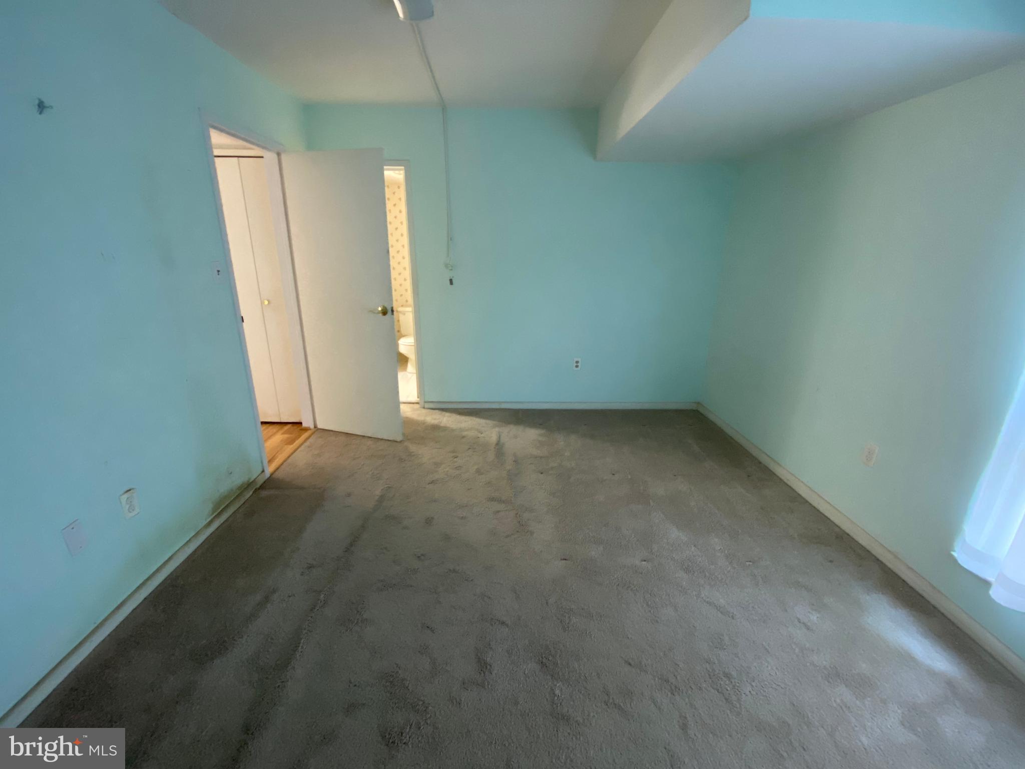 CAMELBACK VILLAGE - Residential