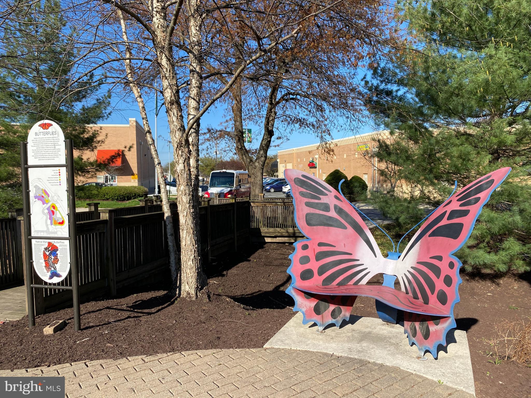 CAMELBACK VILLAGE - Residential