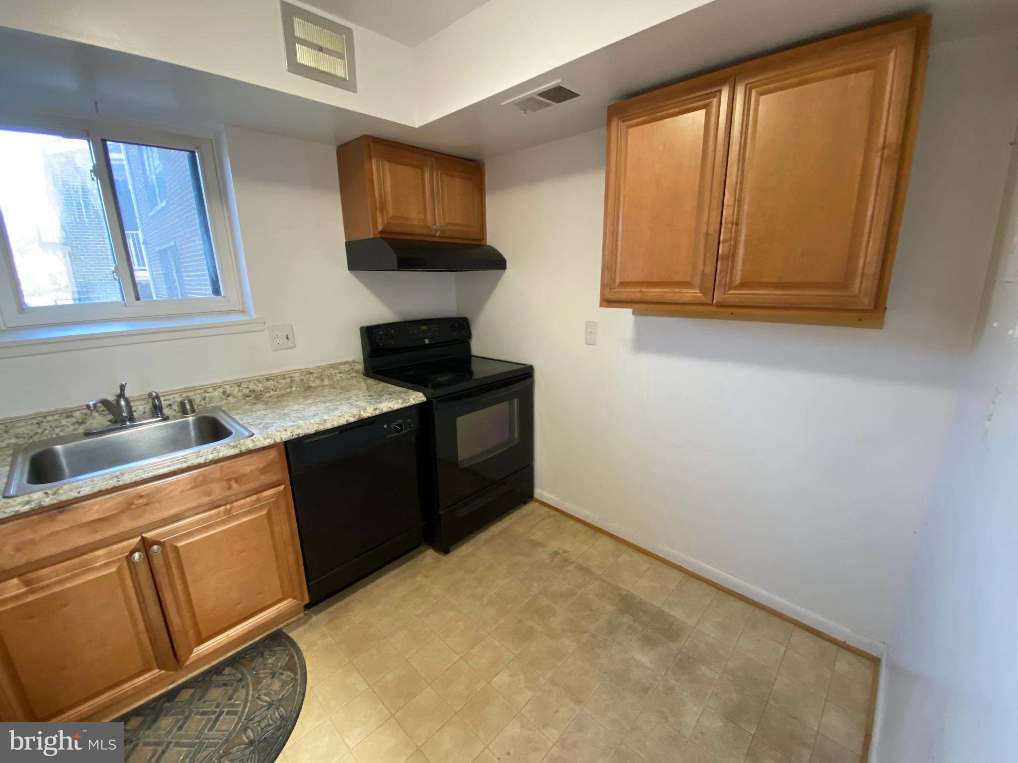 CAMELBACK VILLAGE - Residential