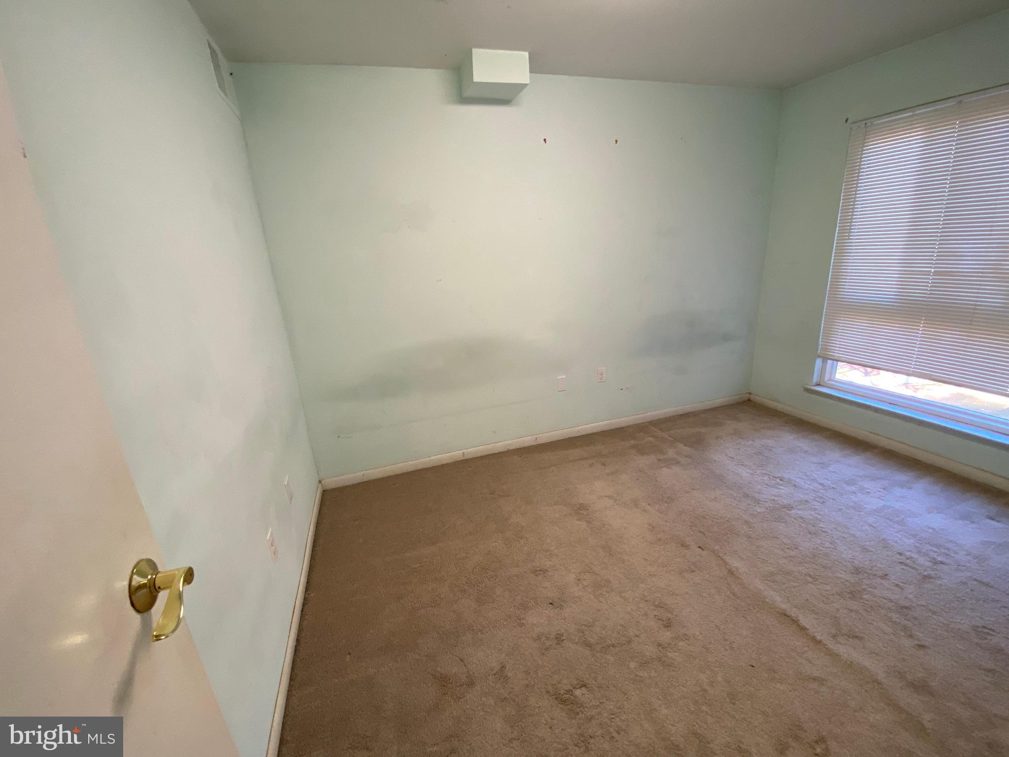 CAMELBACK VILLAGE - Residential