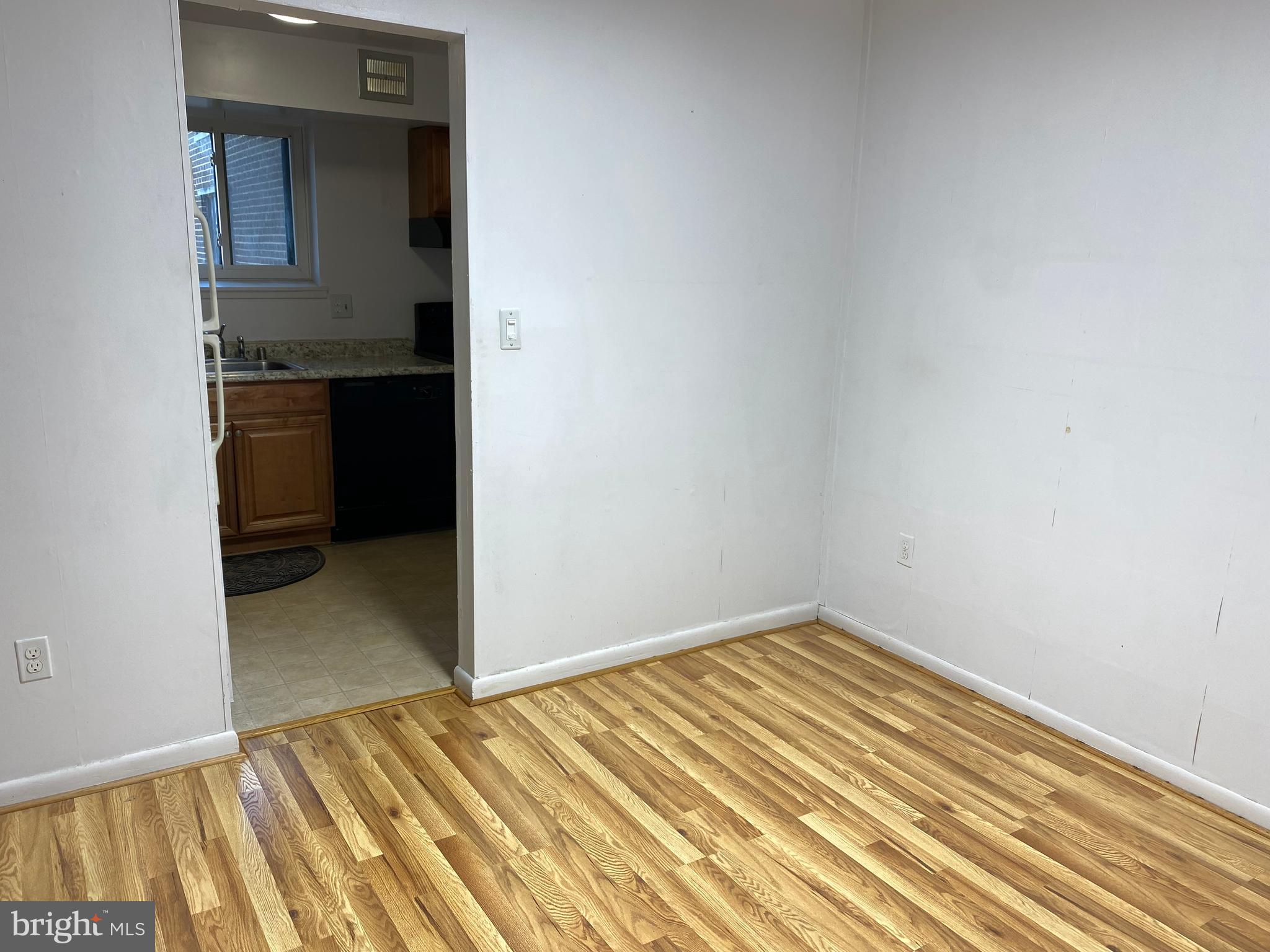 CAMELBACK VILLAGE - Residential