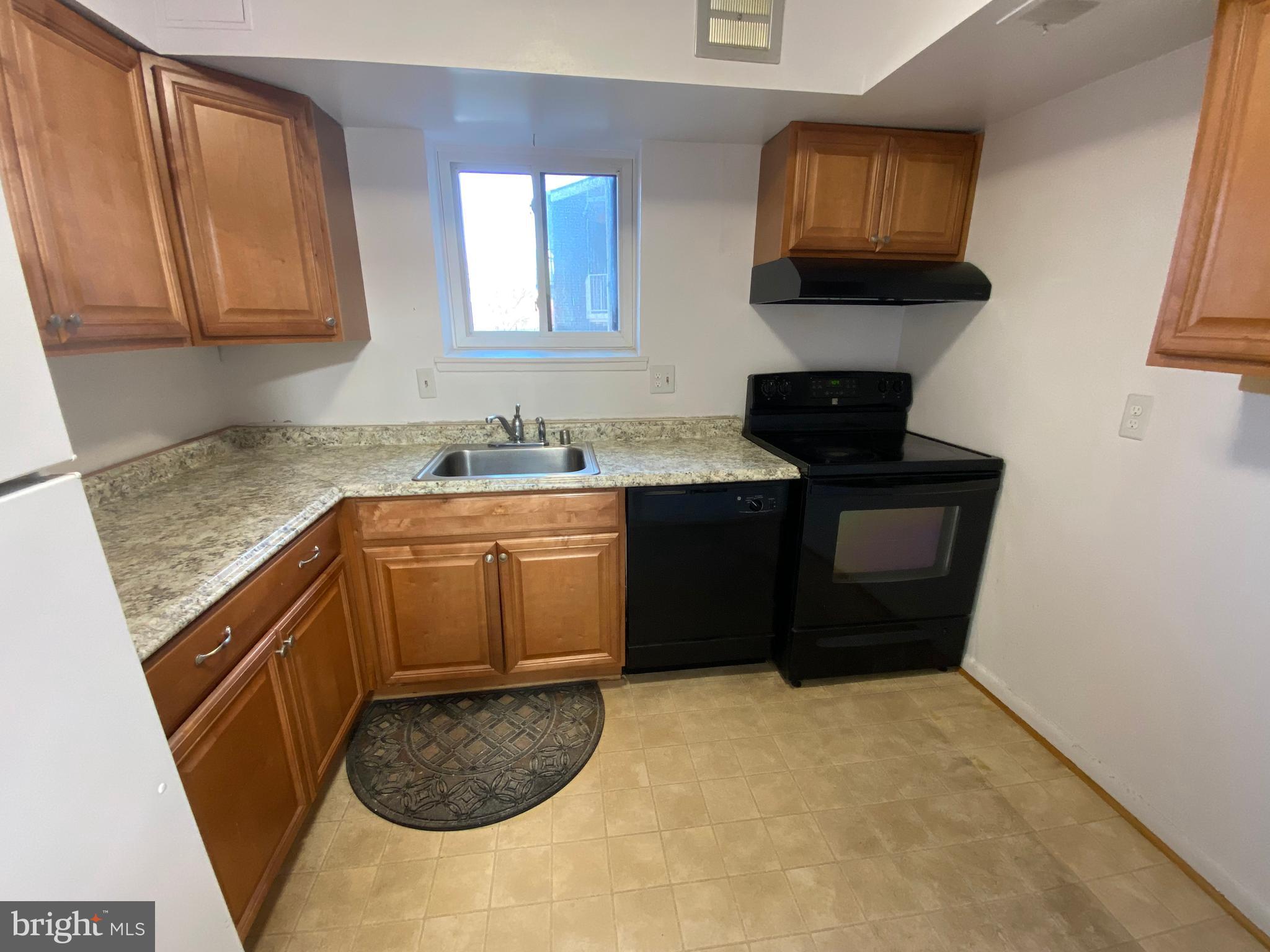 CAMELBACK VILLAGE - Residential