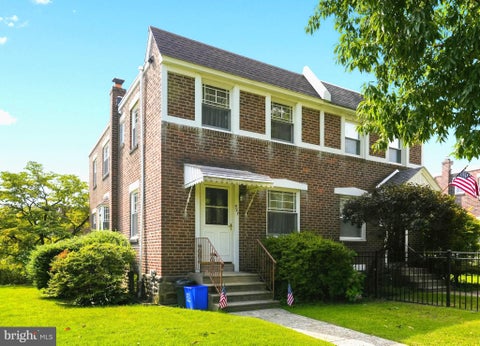 Townhouse For Sale - 527 Overlook Road<br/> PHILADELPHIA, PA 19128