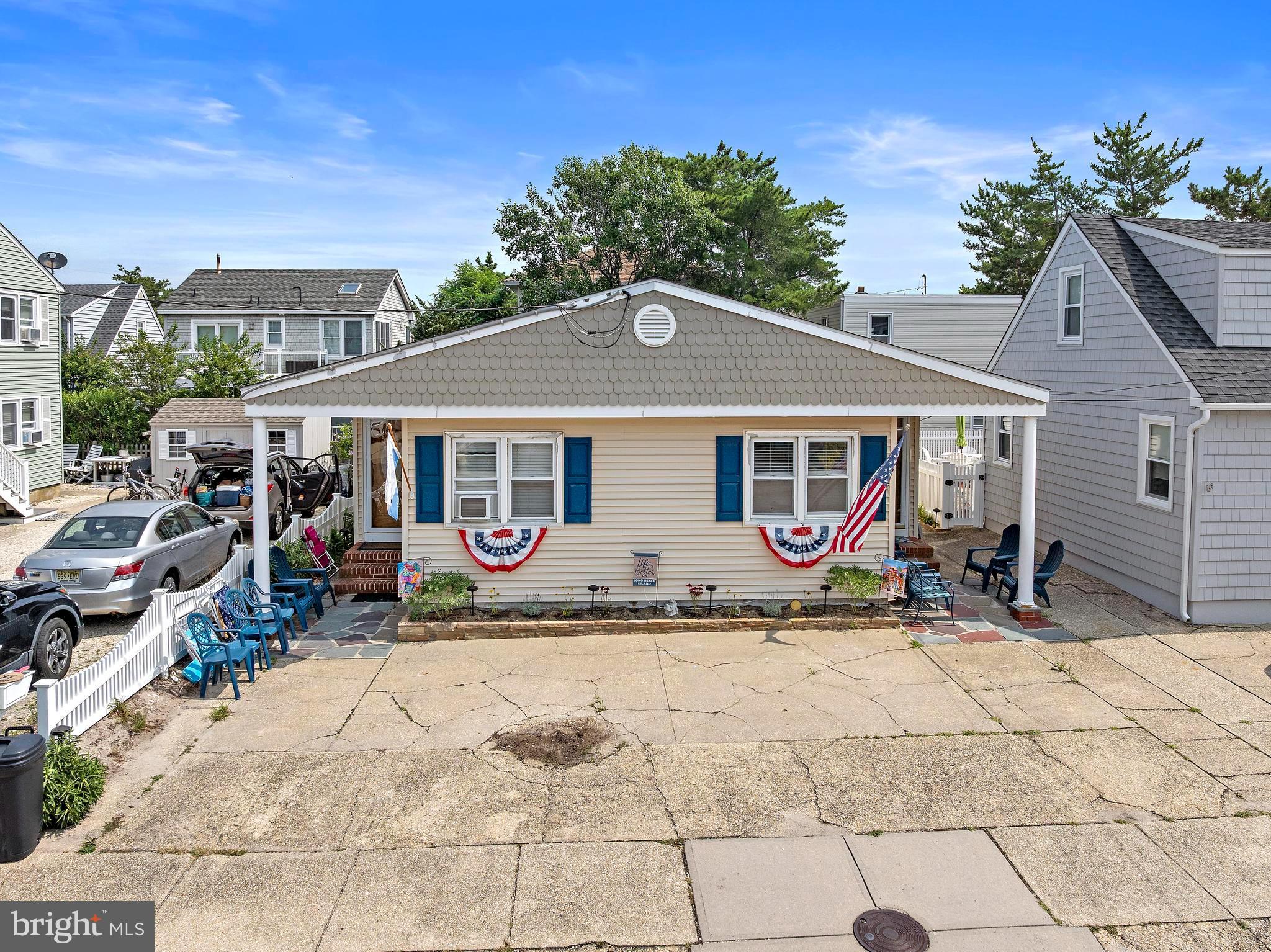 131-133 E DELAWARE AVENUE