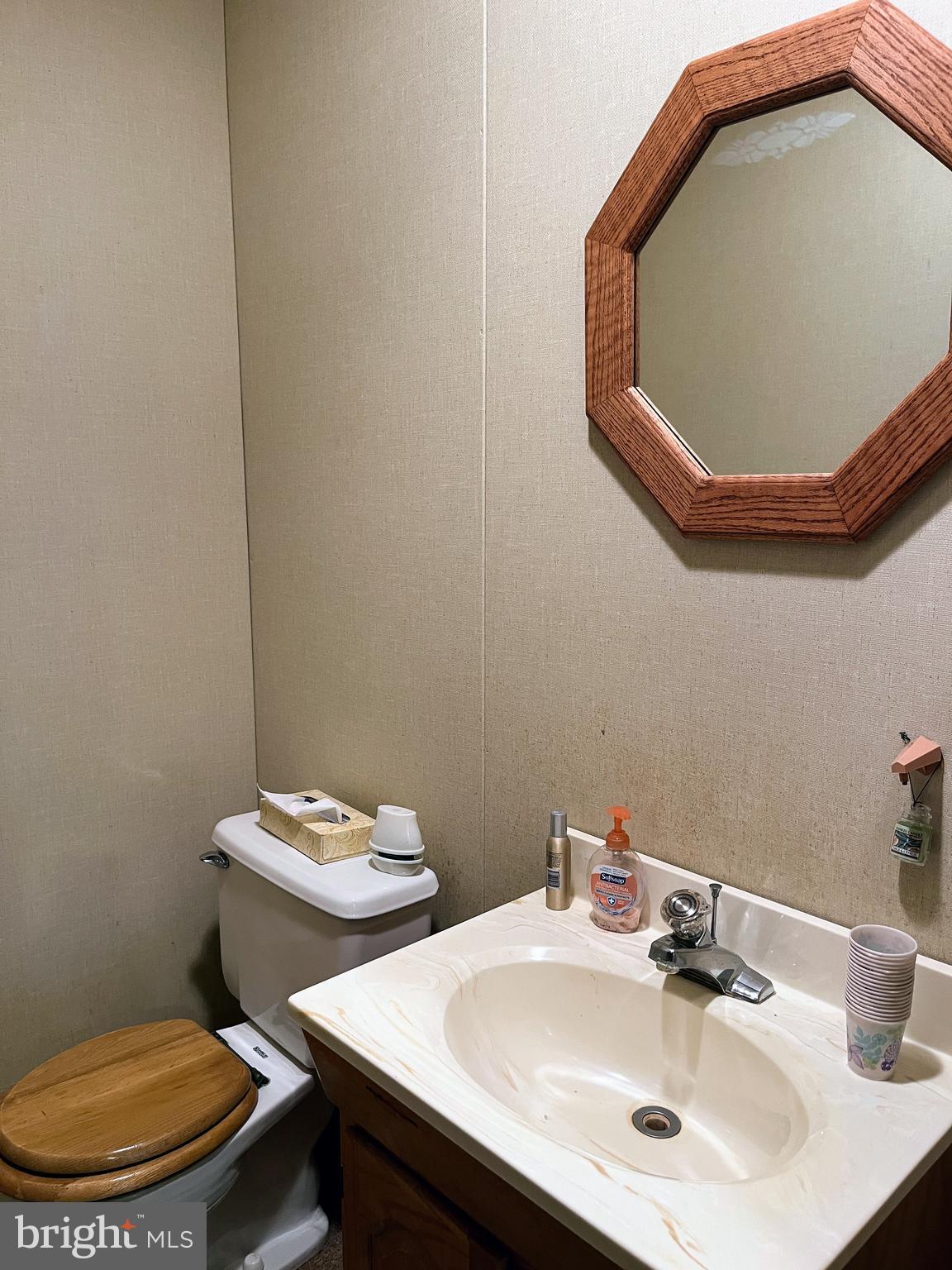 VALLEY FORGE TOWER - Commercial Sale