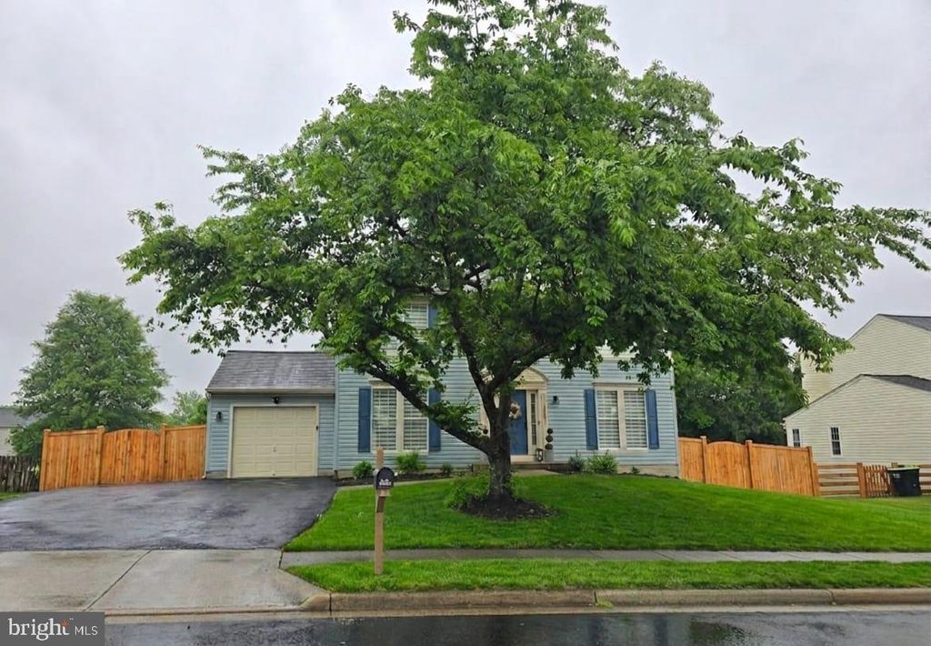 Photo of 20646 Breeders Run Court, ASHBURN, VA 20147 (MLS # VALO2126216)