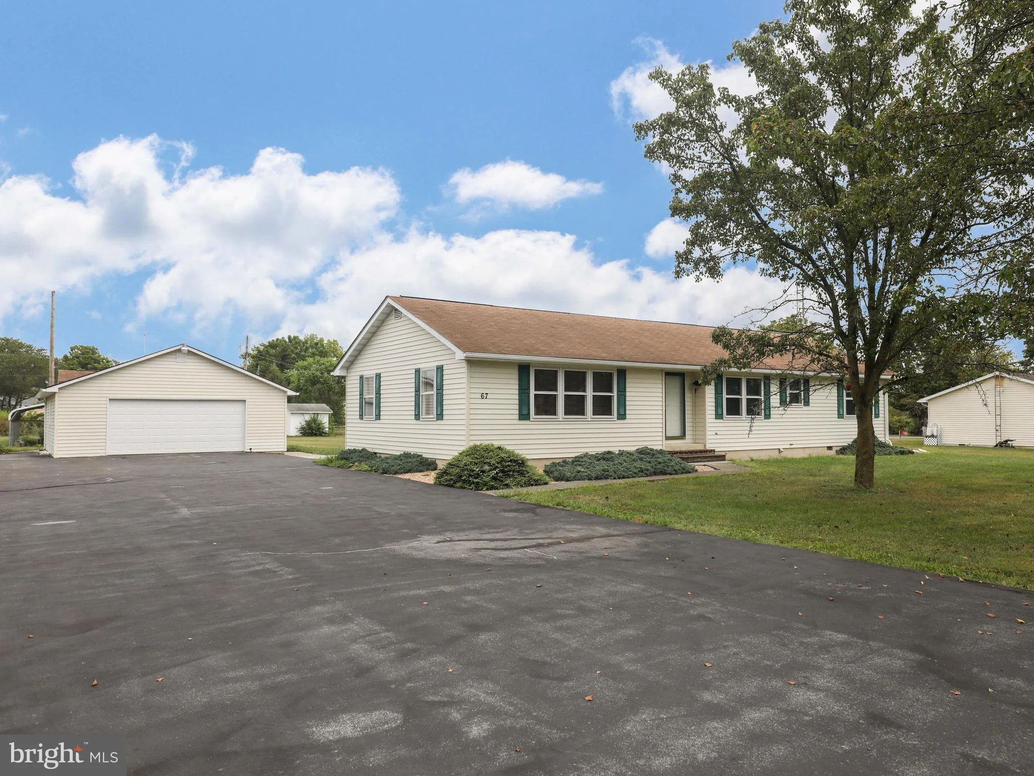67 Windsor Ln, Bunker Hill, WV 25413