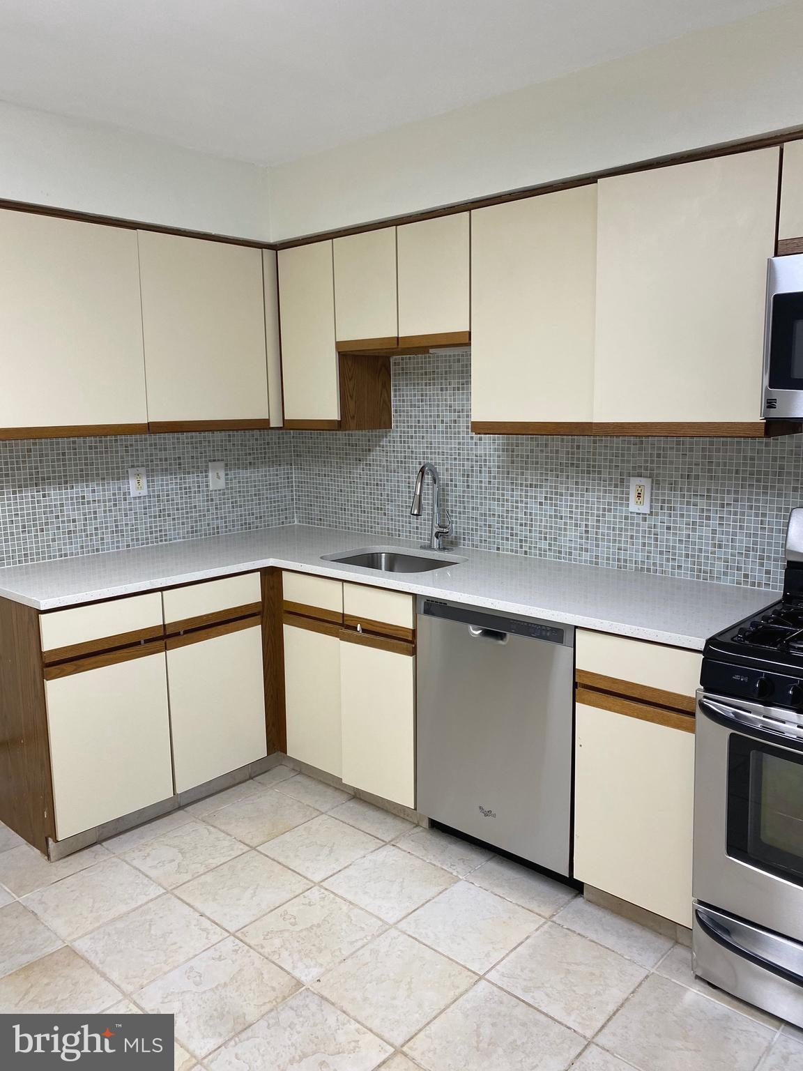 HUNTINGDON BROOK - Residential Lease