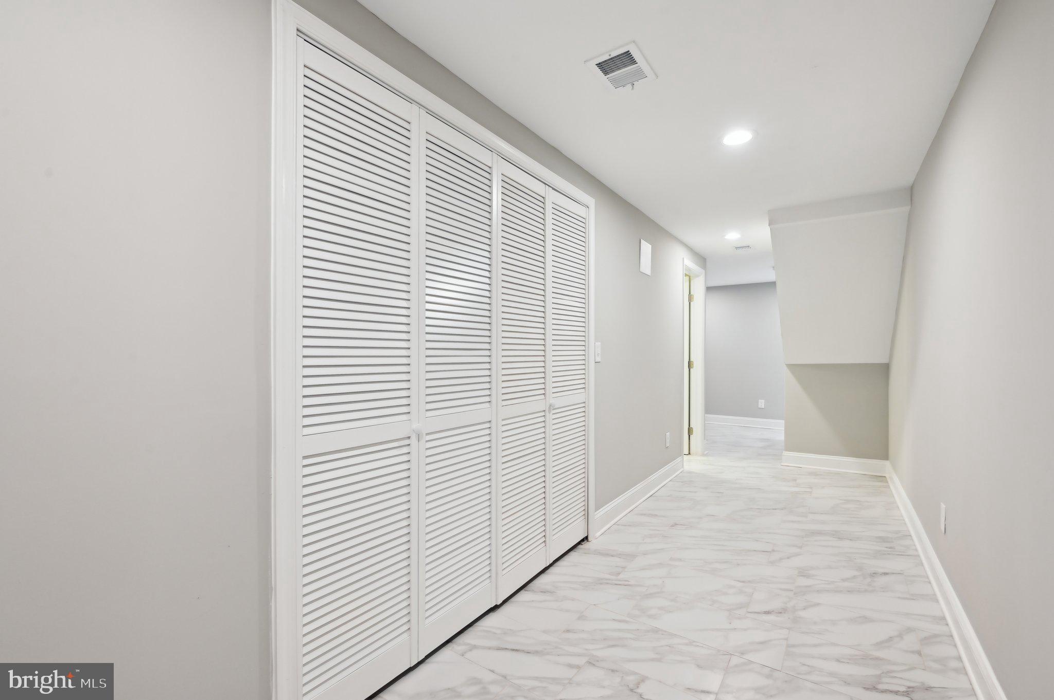 ELLWOOD PARK - Residential