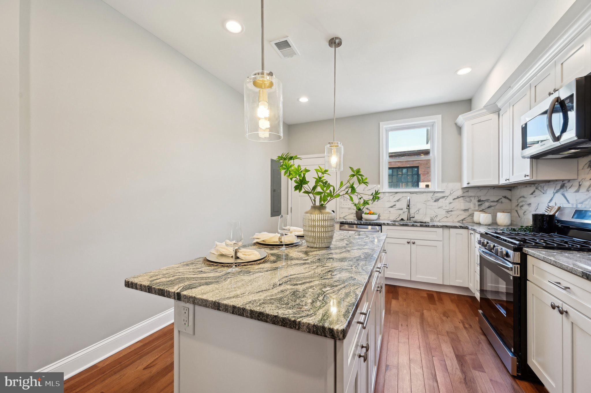 ELLWOOD PARK - Residential