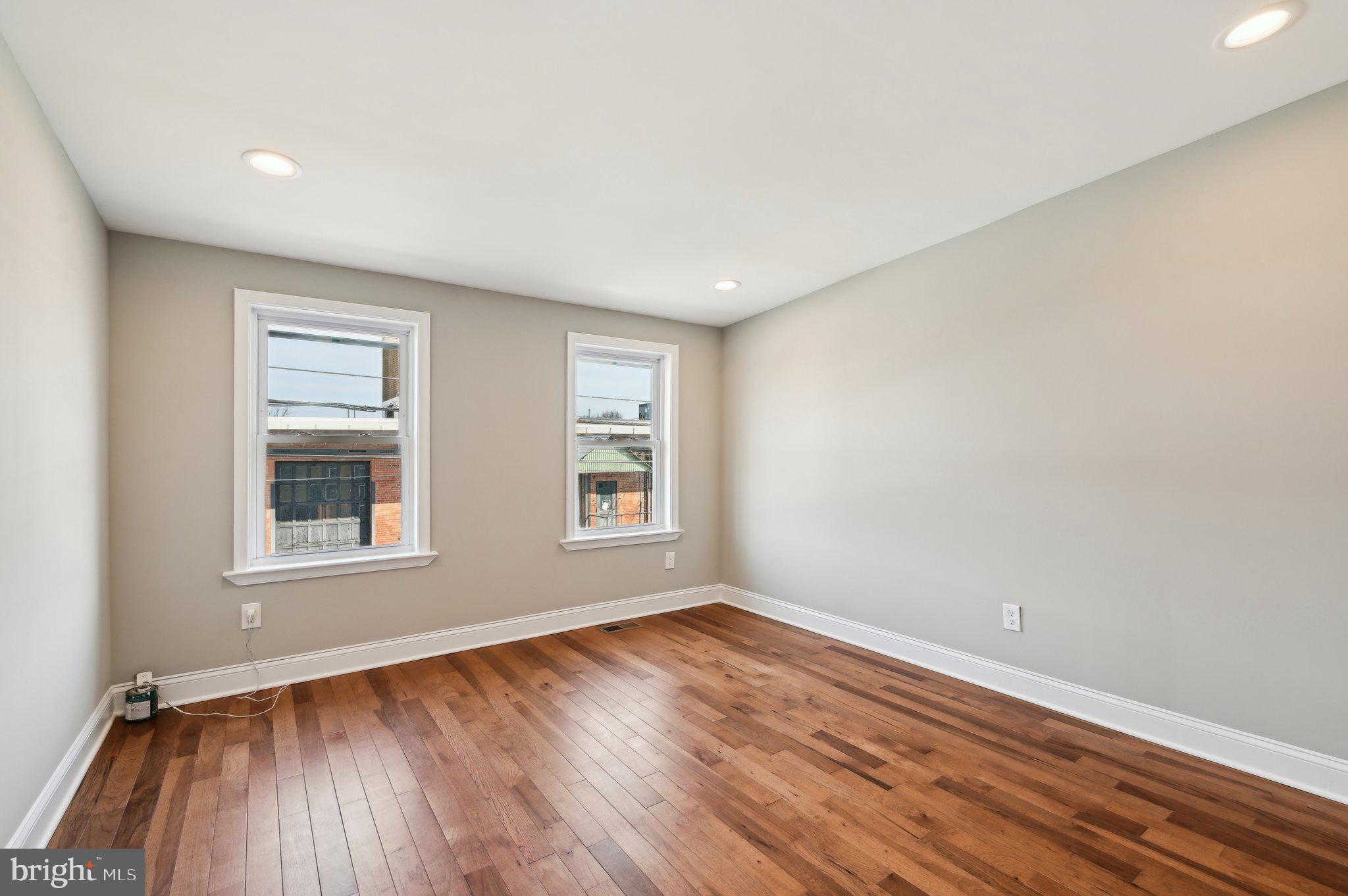 ELLWOOD PARK - Residential