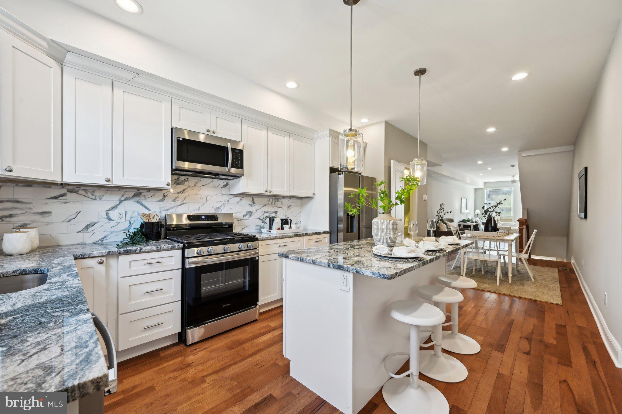 ELLWOOD PARK - Residential