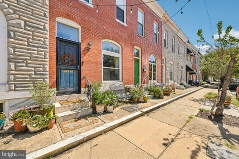Townhouse For Sale - 125 N Kenwood Avenue<br/> BALTIMORE, MD 21224