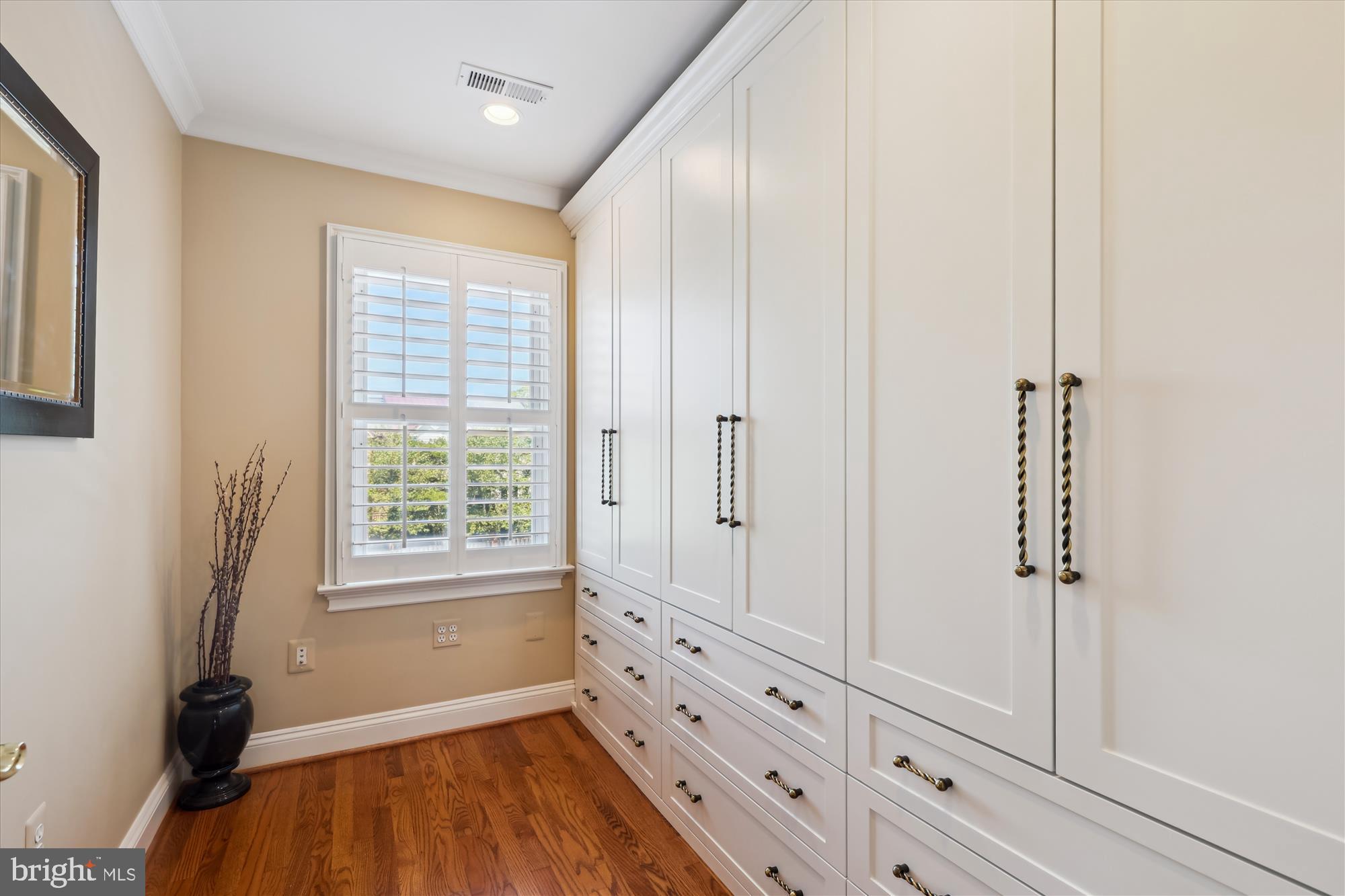 FAIRFAX ROW - Residential